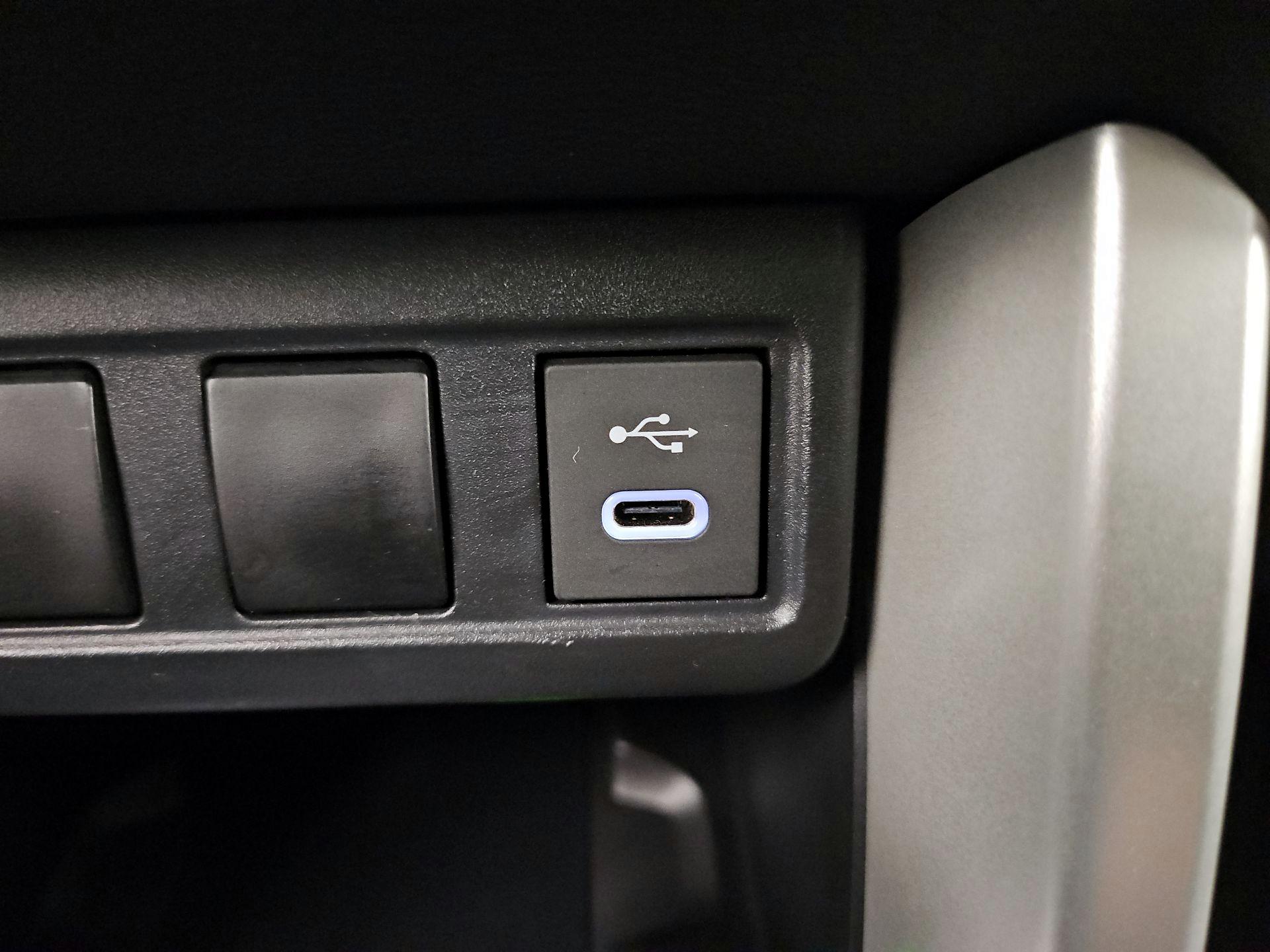 Thumbnail: 2025 Toyota Corolla Cross - 18