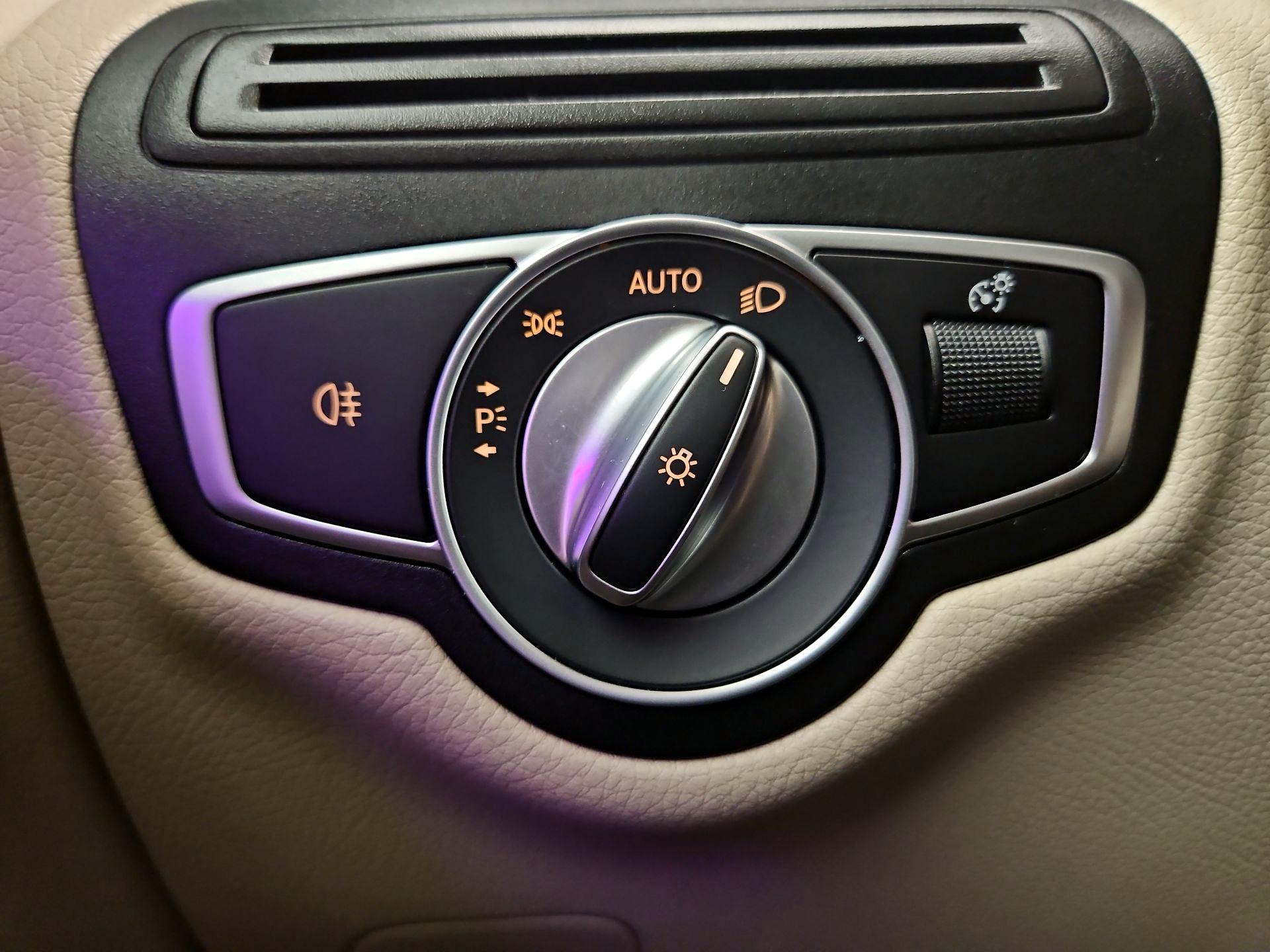 Thumbnail: 2022 Mercedes-Benz GLC - 13