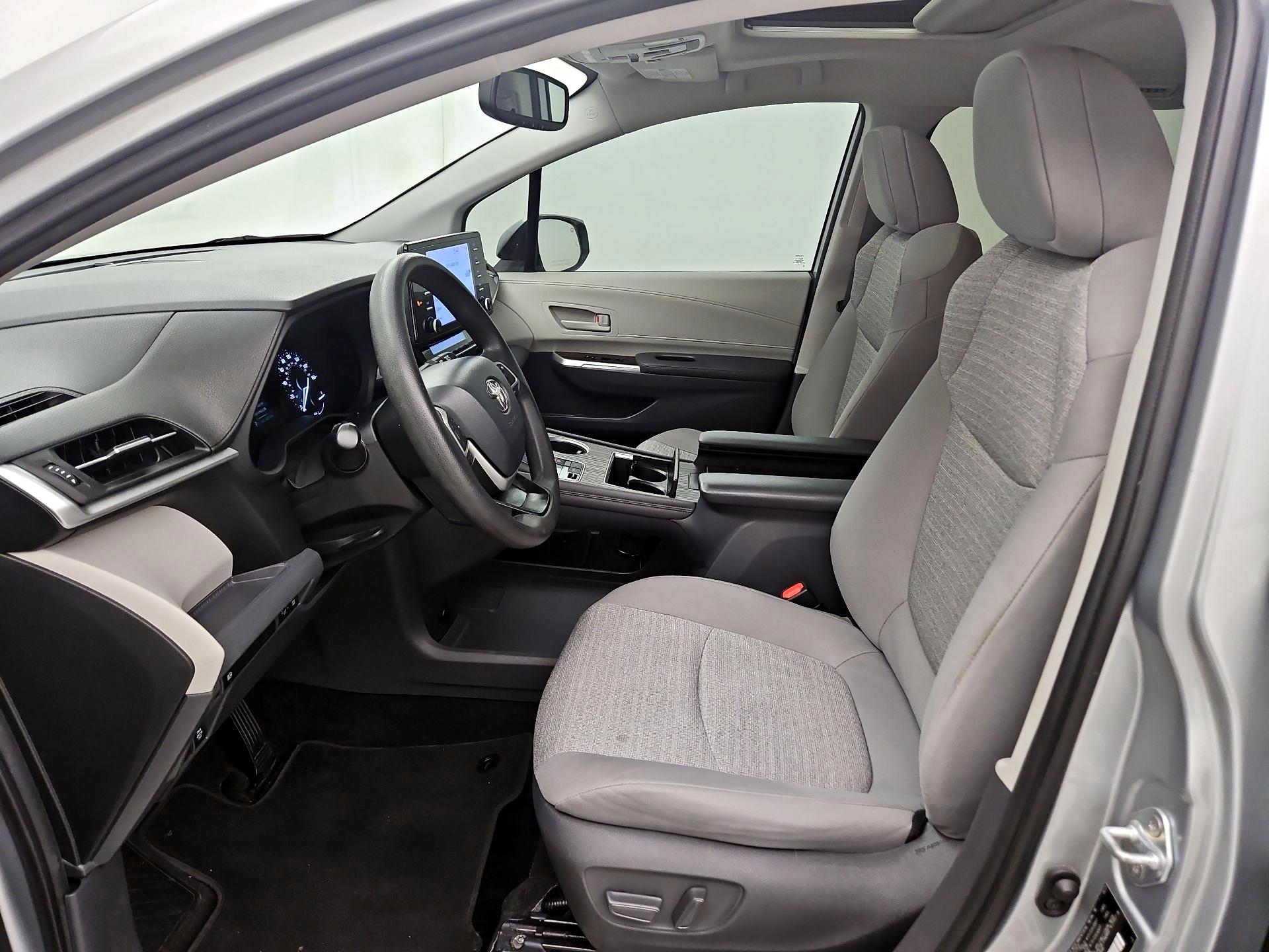 Thumbnail: 2021 Toyota Sienna - 11