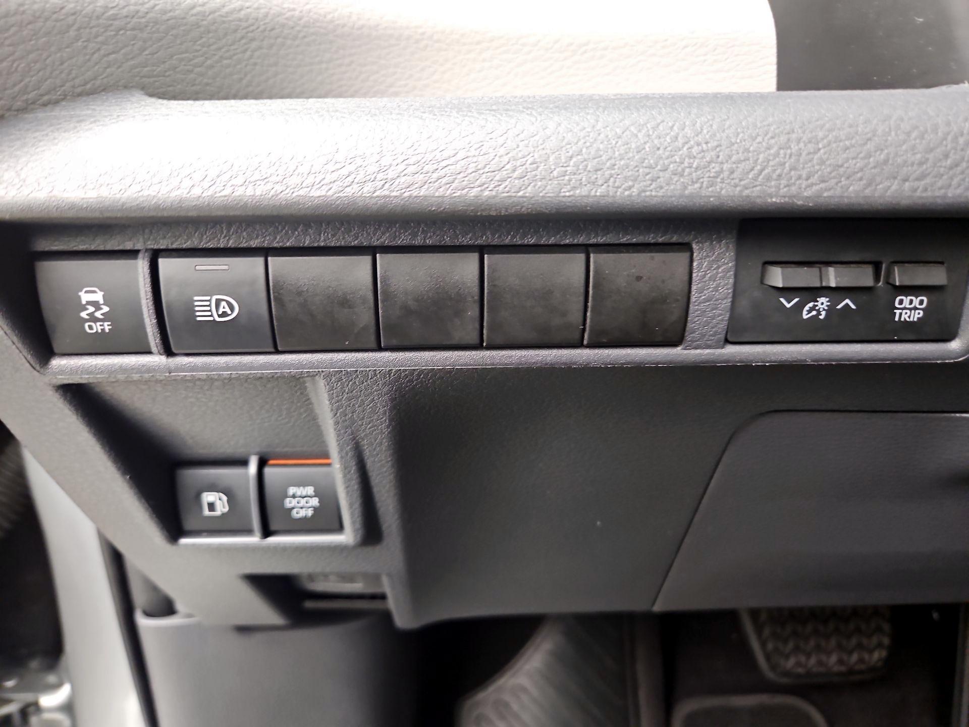 Thumbnail: 2021 Toyota Sienna - 13