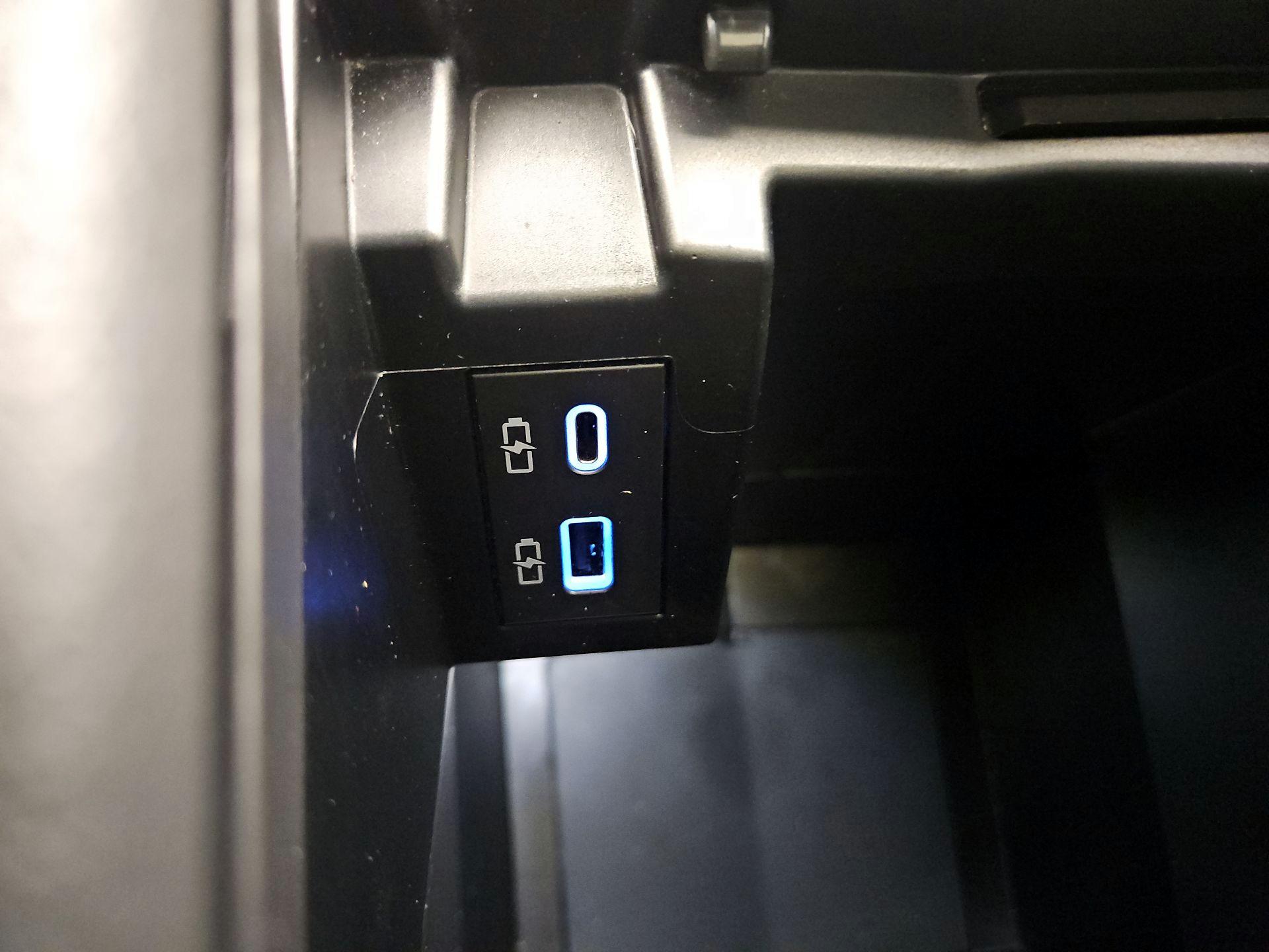 Thumbnail: 2021 Toyota Sienna - 18