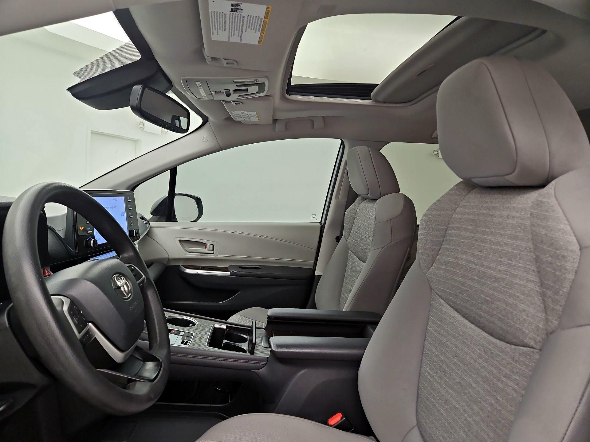 Thumbnail: 2021 Toyota Sienna - 19