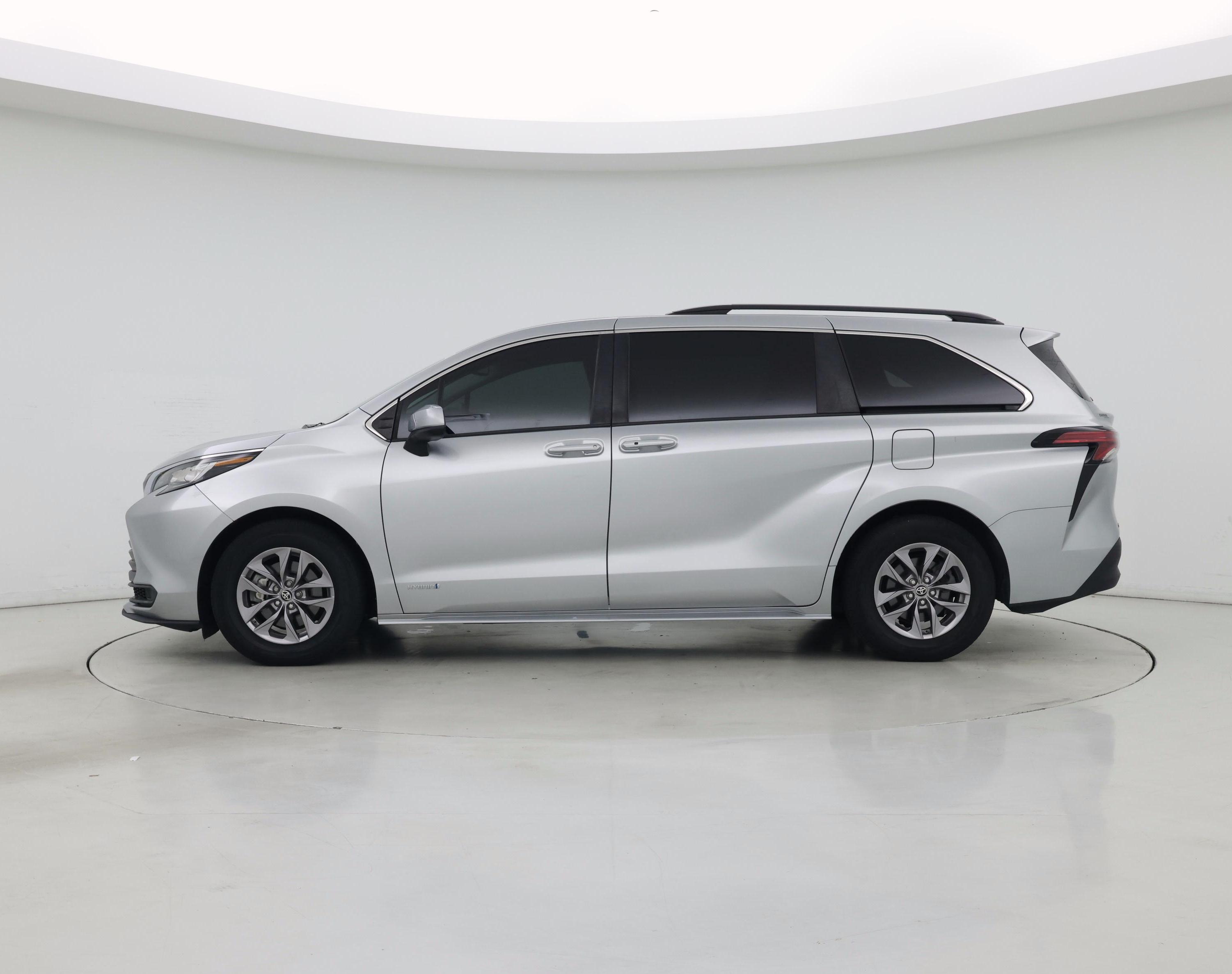 Thumbnail: 2021 Toyota Sienna - 3