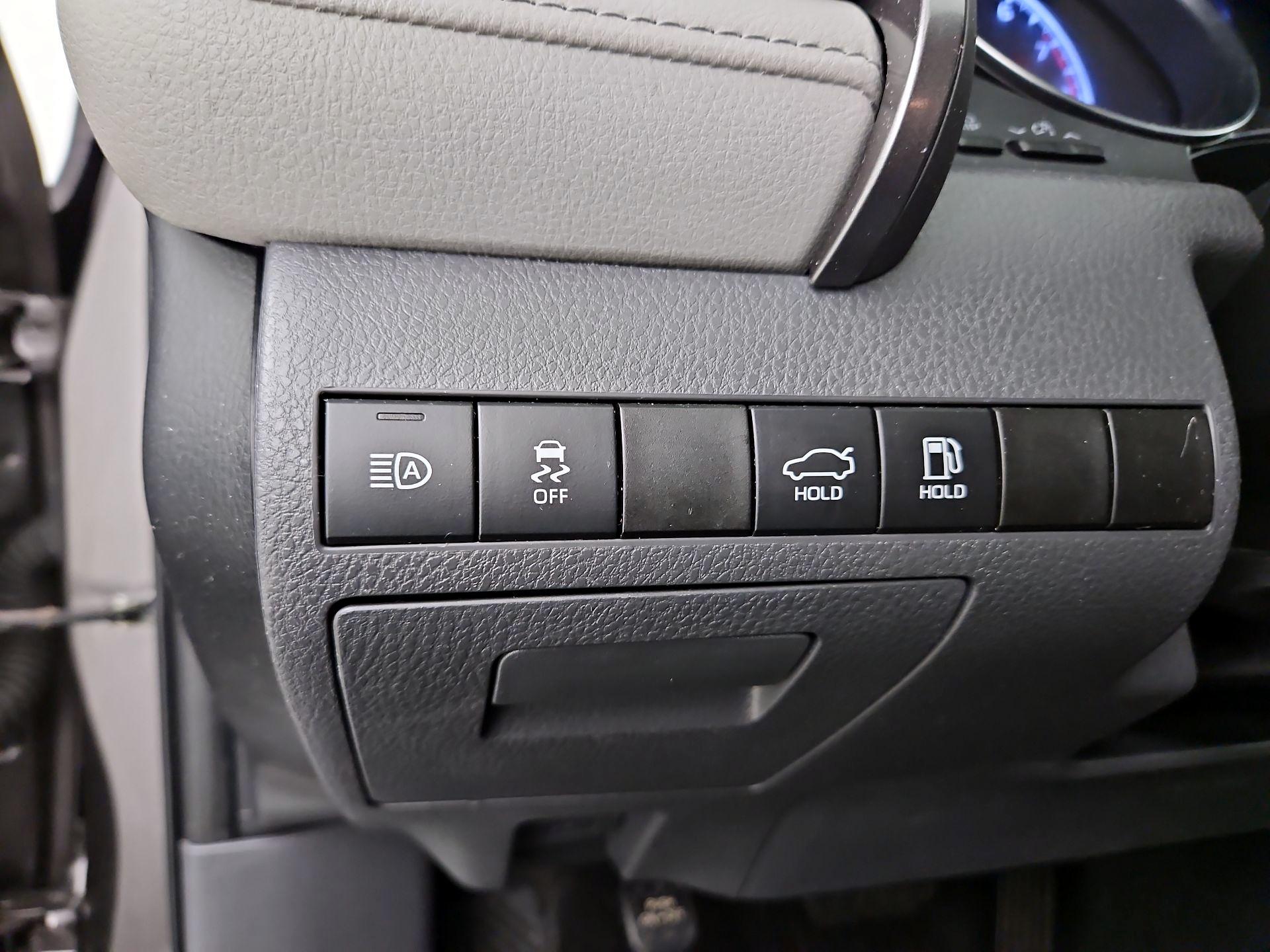 Thumbnail: 2020 Toyota Camry - 13