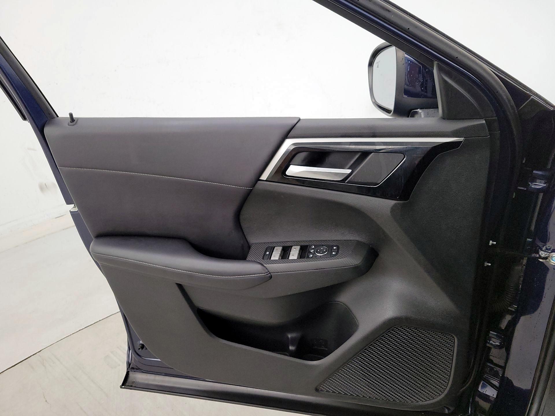 Thumbnail: 2023 Mitsubishi Outlander - 12