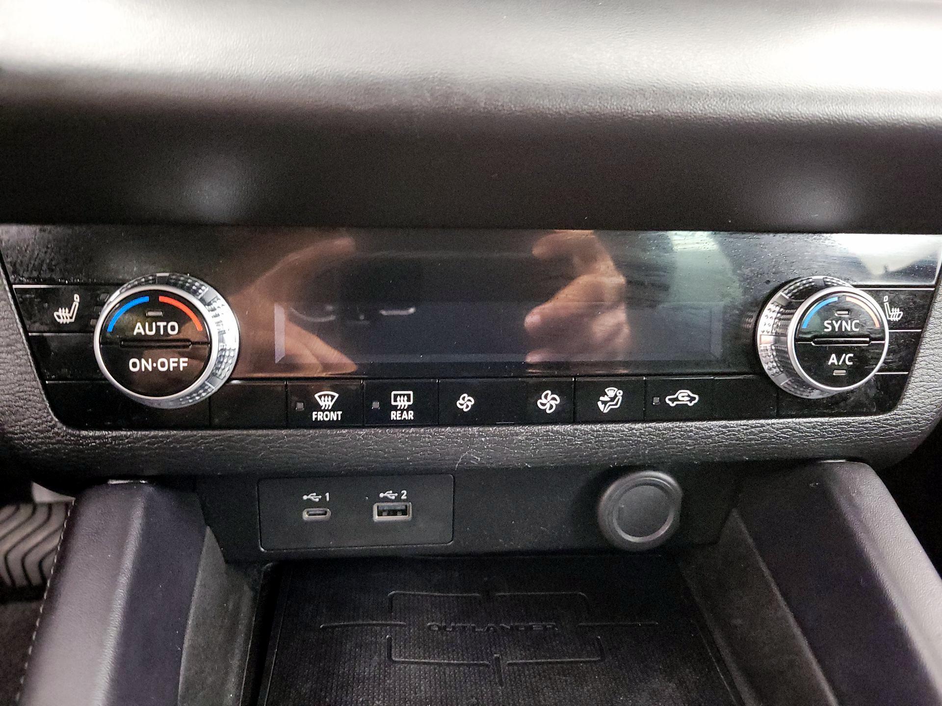 Thumbnail: 2023 Mitsubishi Outlander - 17