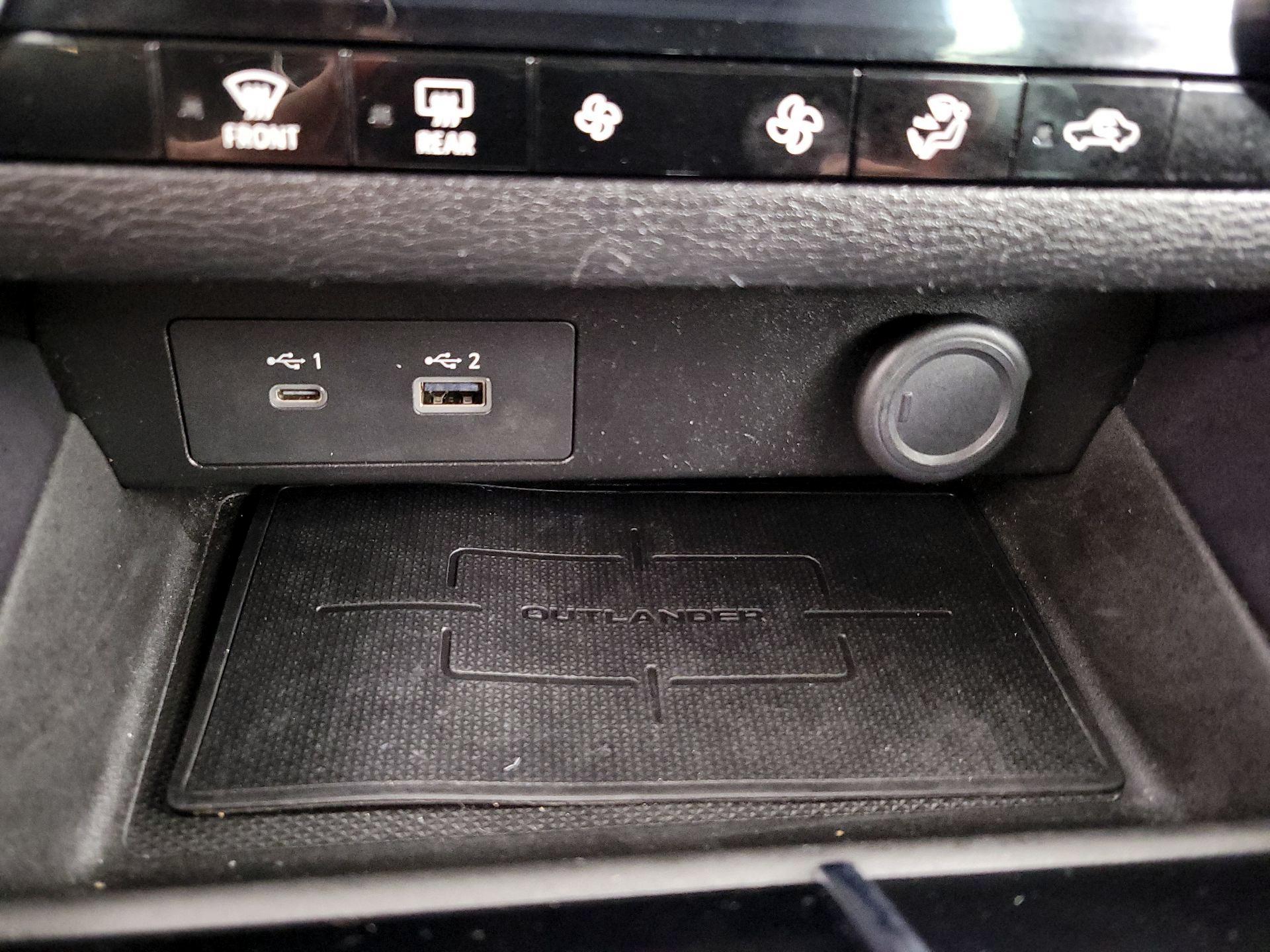 Thumbnail: 2023 Mitsubishi Outlander - 19