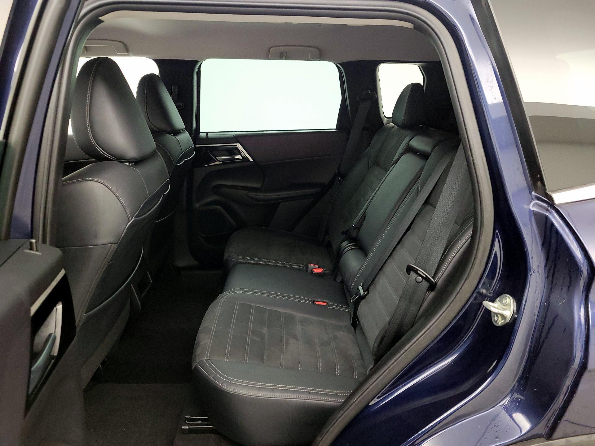 Thumbnail: 2023 Mitsubishi Outlander - 20