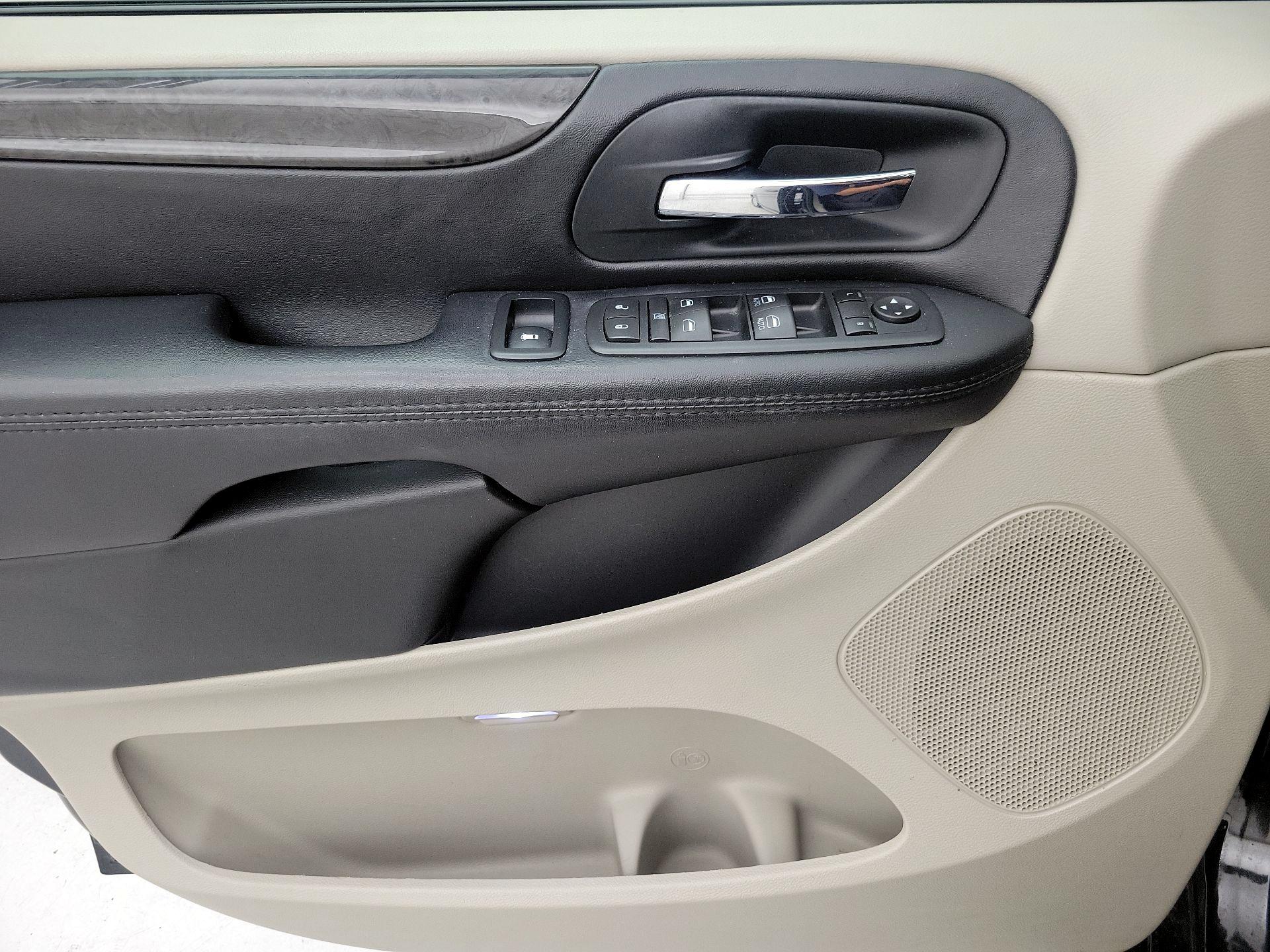 Thumbnail: 2020 Dodge Grand Caravan - 12