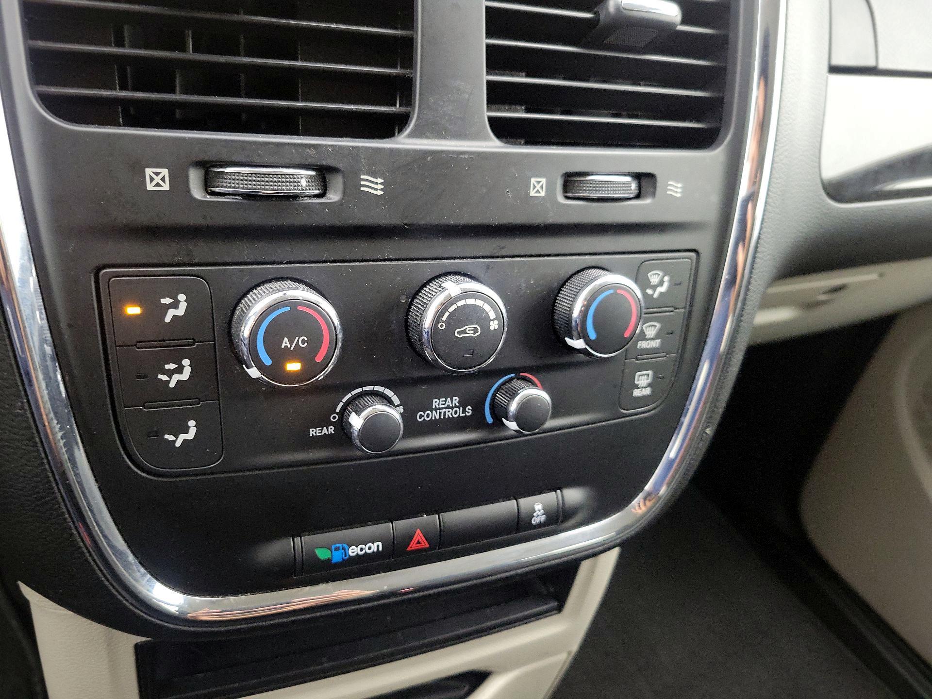 Thumbnail: 2020 Dodge Grand Caravan - 16