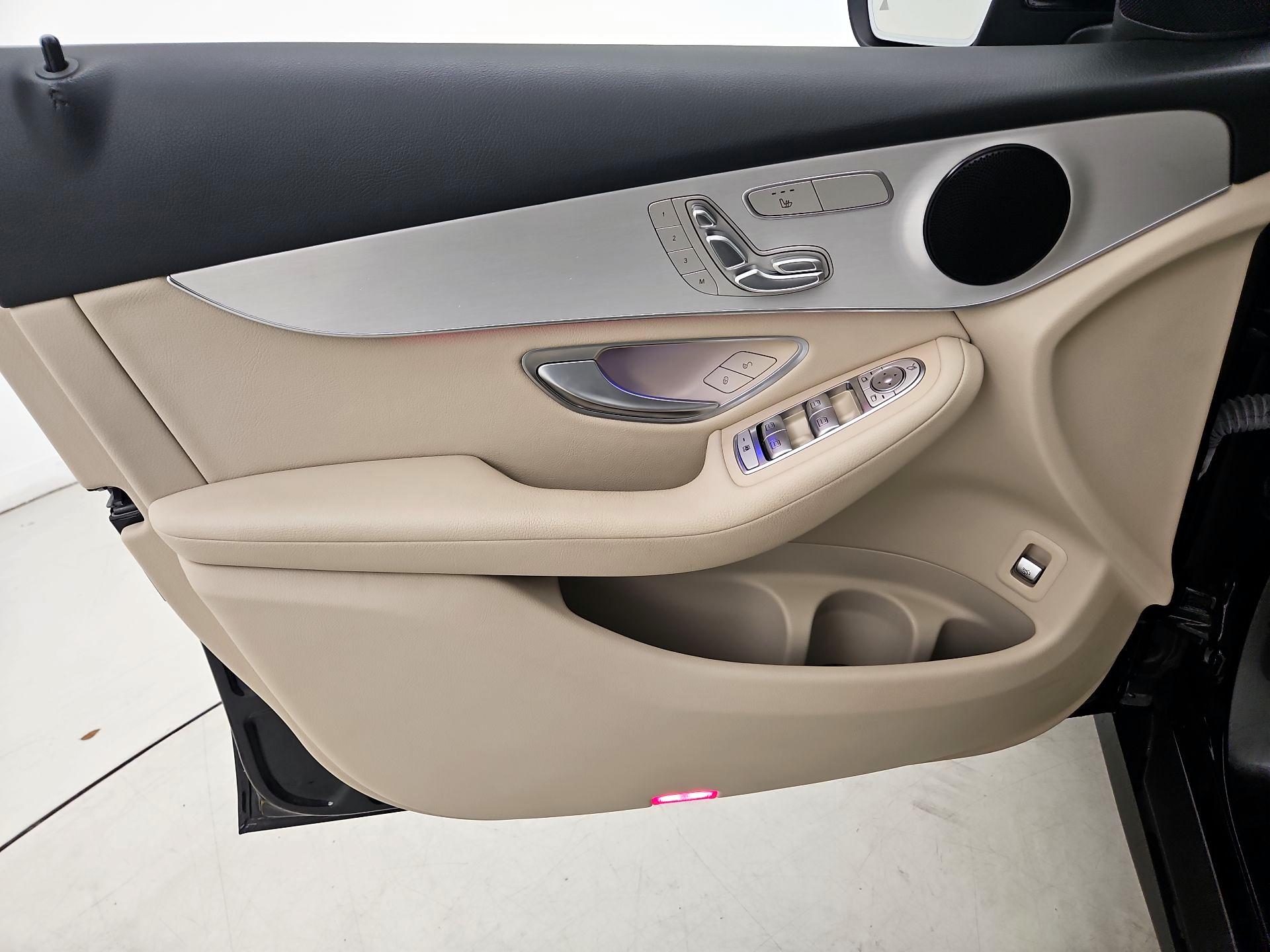 Thumbnail: 2022 Mercedes-Benz GLC - 12