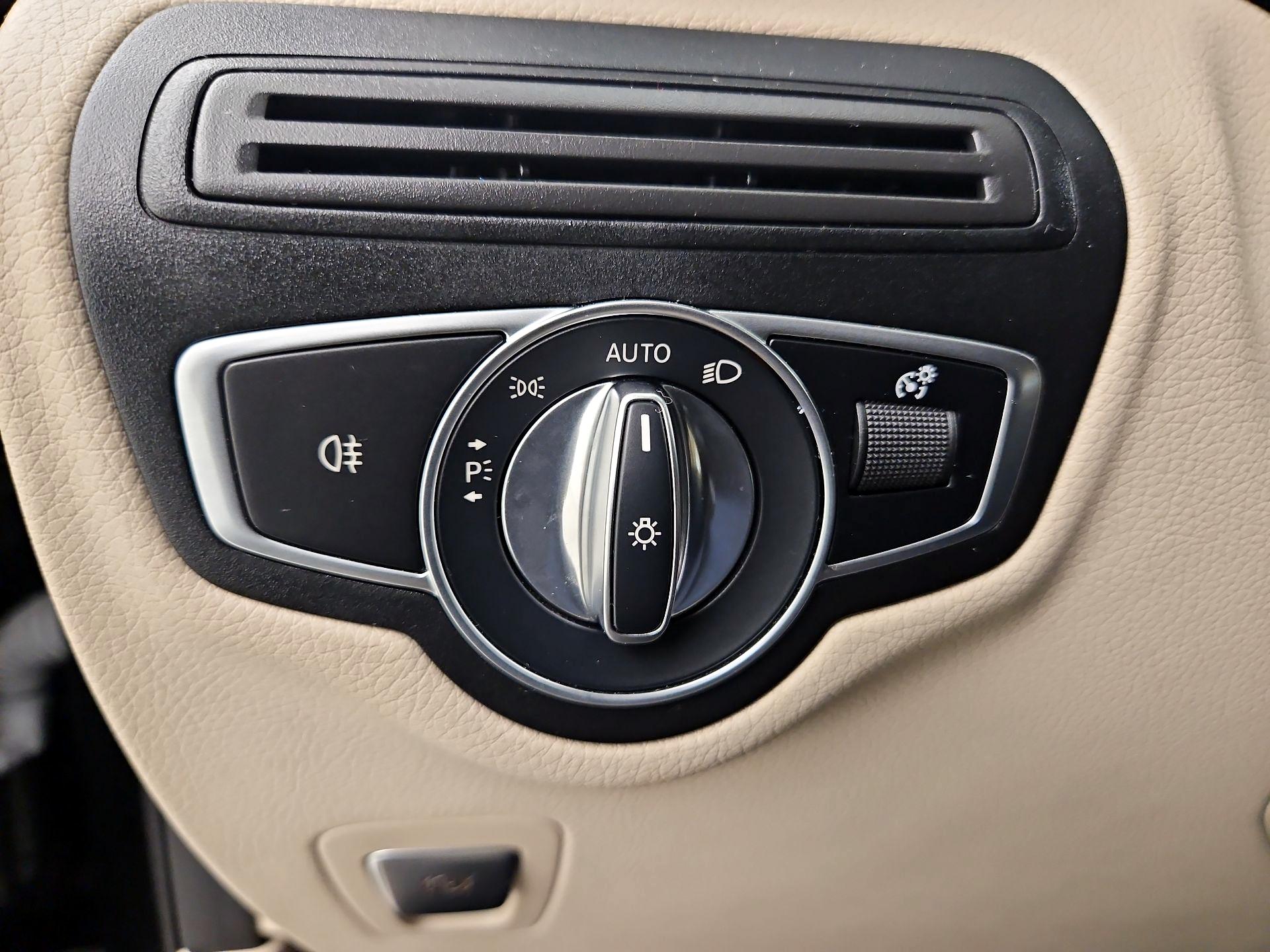 Thumbnail: 2022 Mercedes-Benz GLC - 13