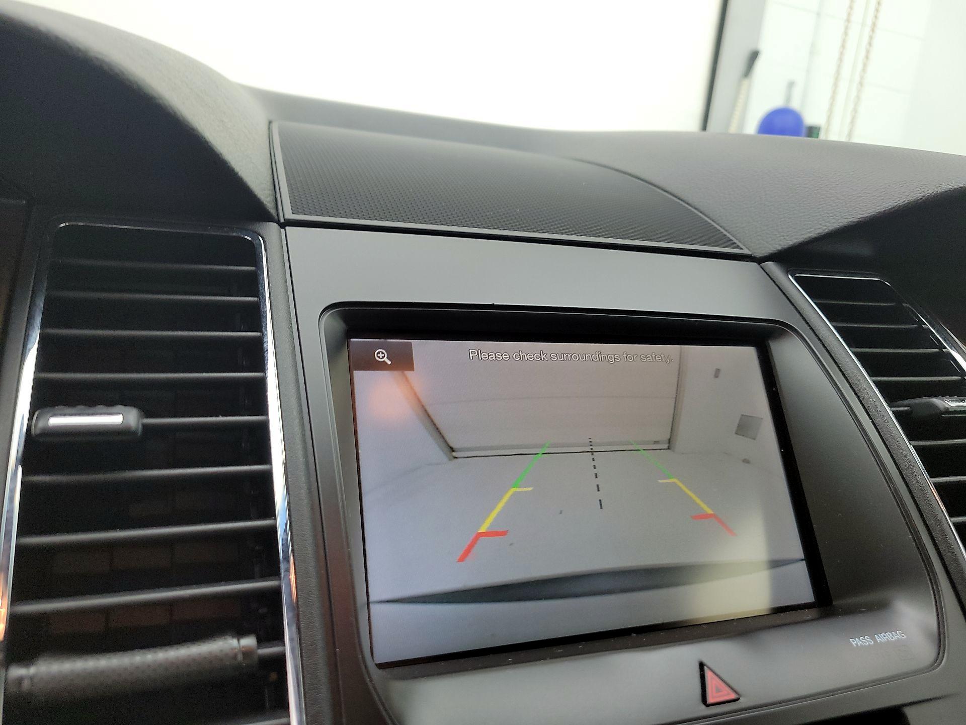 Thumbnail: 2015 Ford Taurus - 14