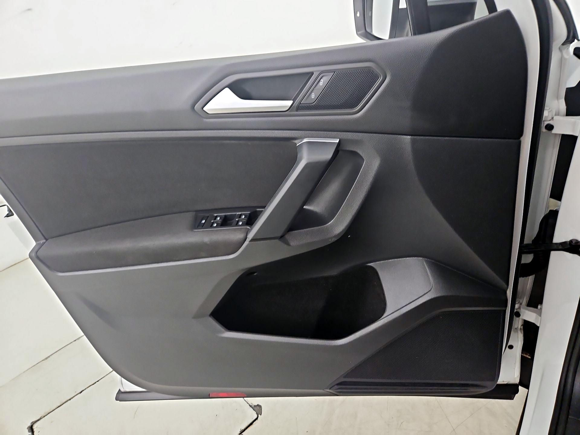 Thumbnail: 2019 Volkswagen Tiguan - 12