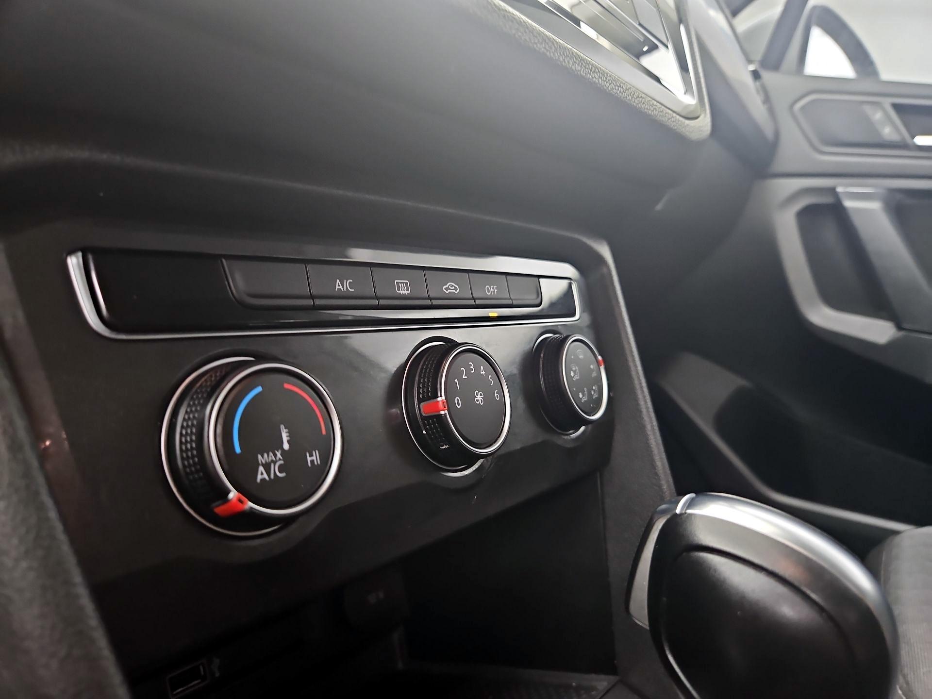 Thumbnail: 2019 Volkswagen Tiguan - 16