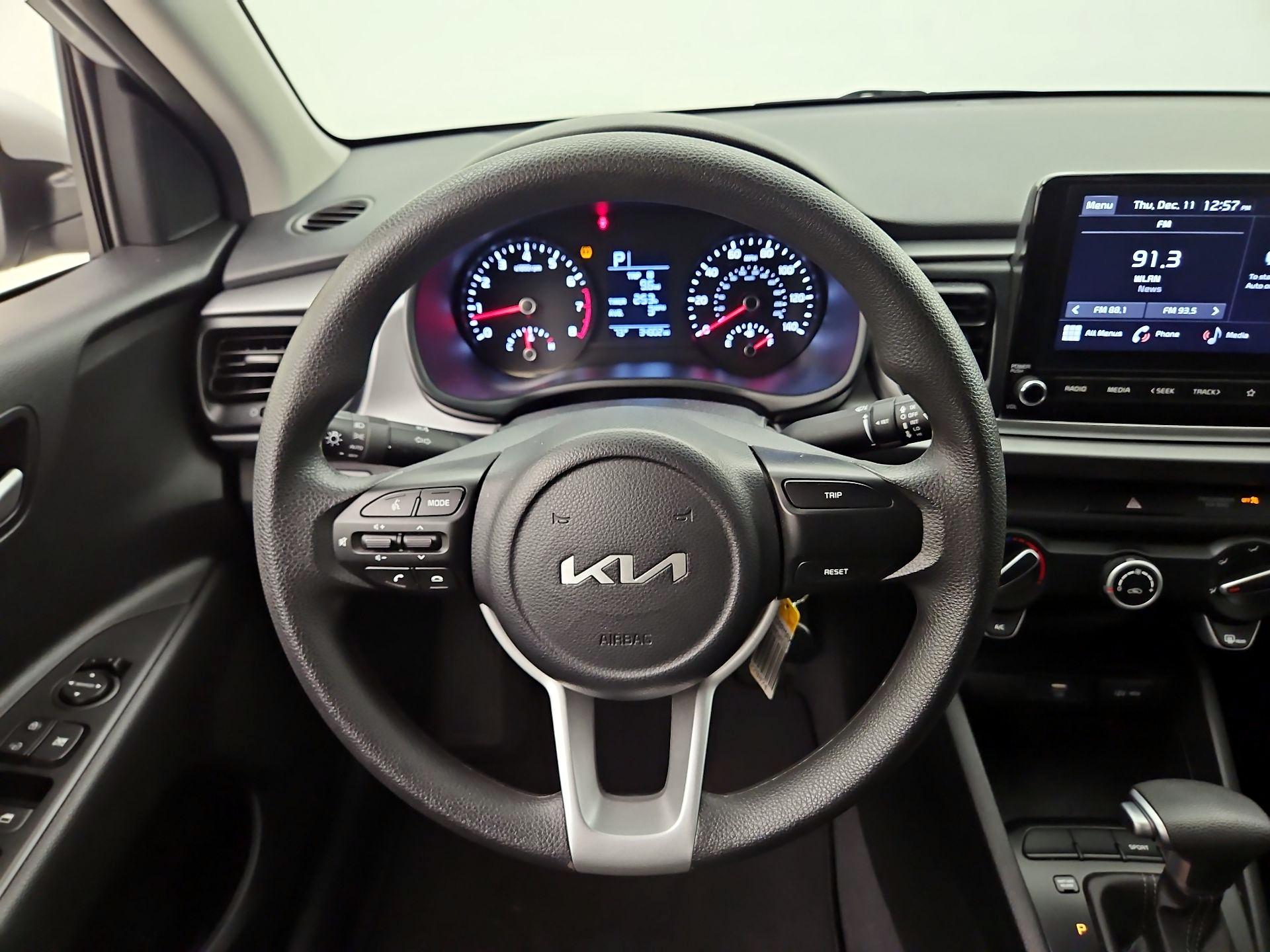 Thumbnail: 2023 Kia Rio - 10