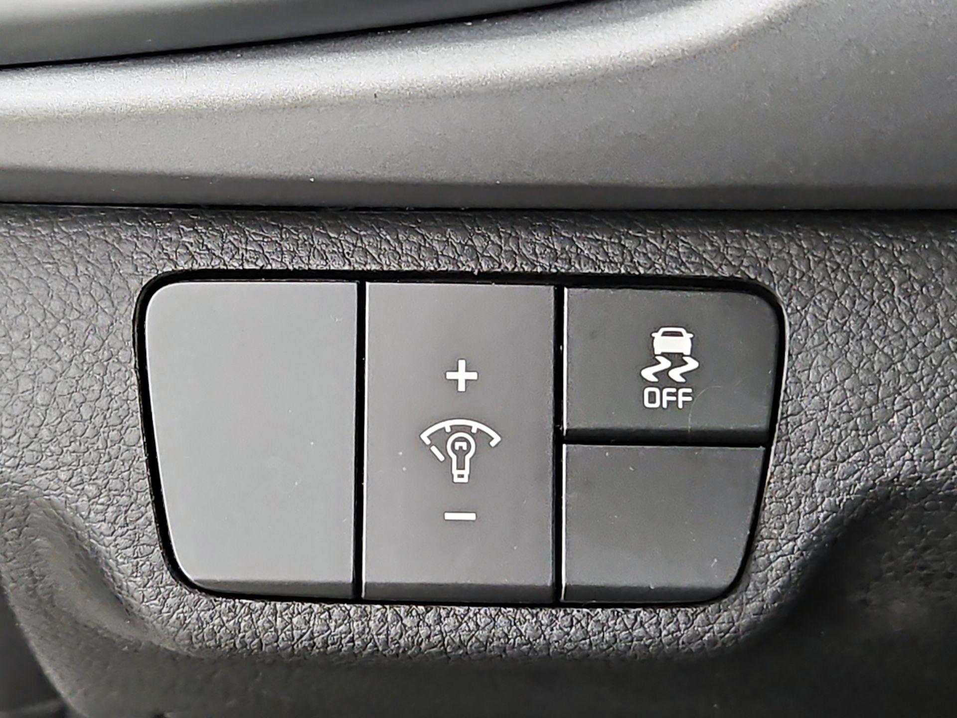 Thumbnail: 2023 Kia Rio - 13