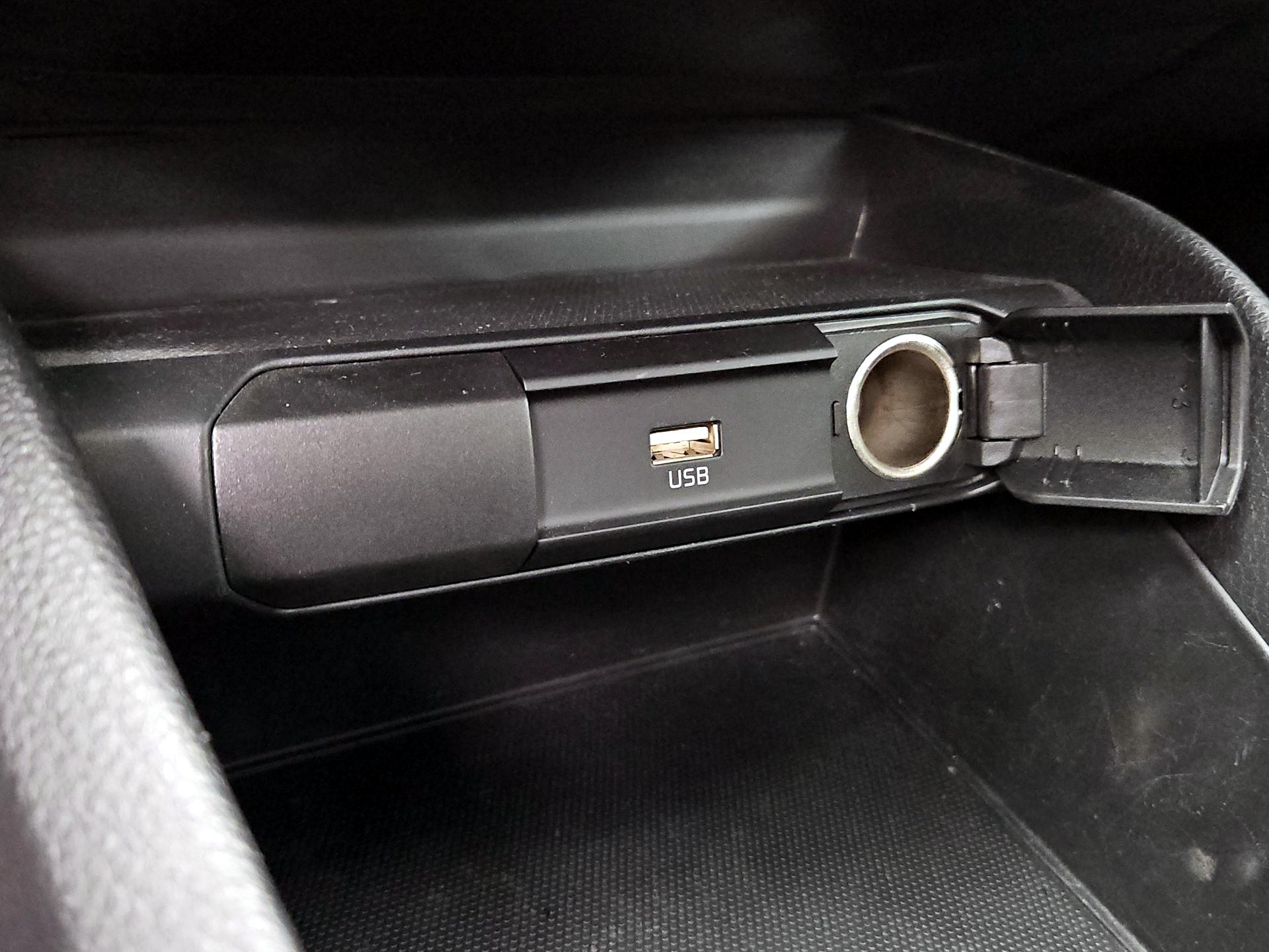 Thumbnail: 2023 Kia Rio - 18