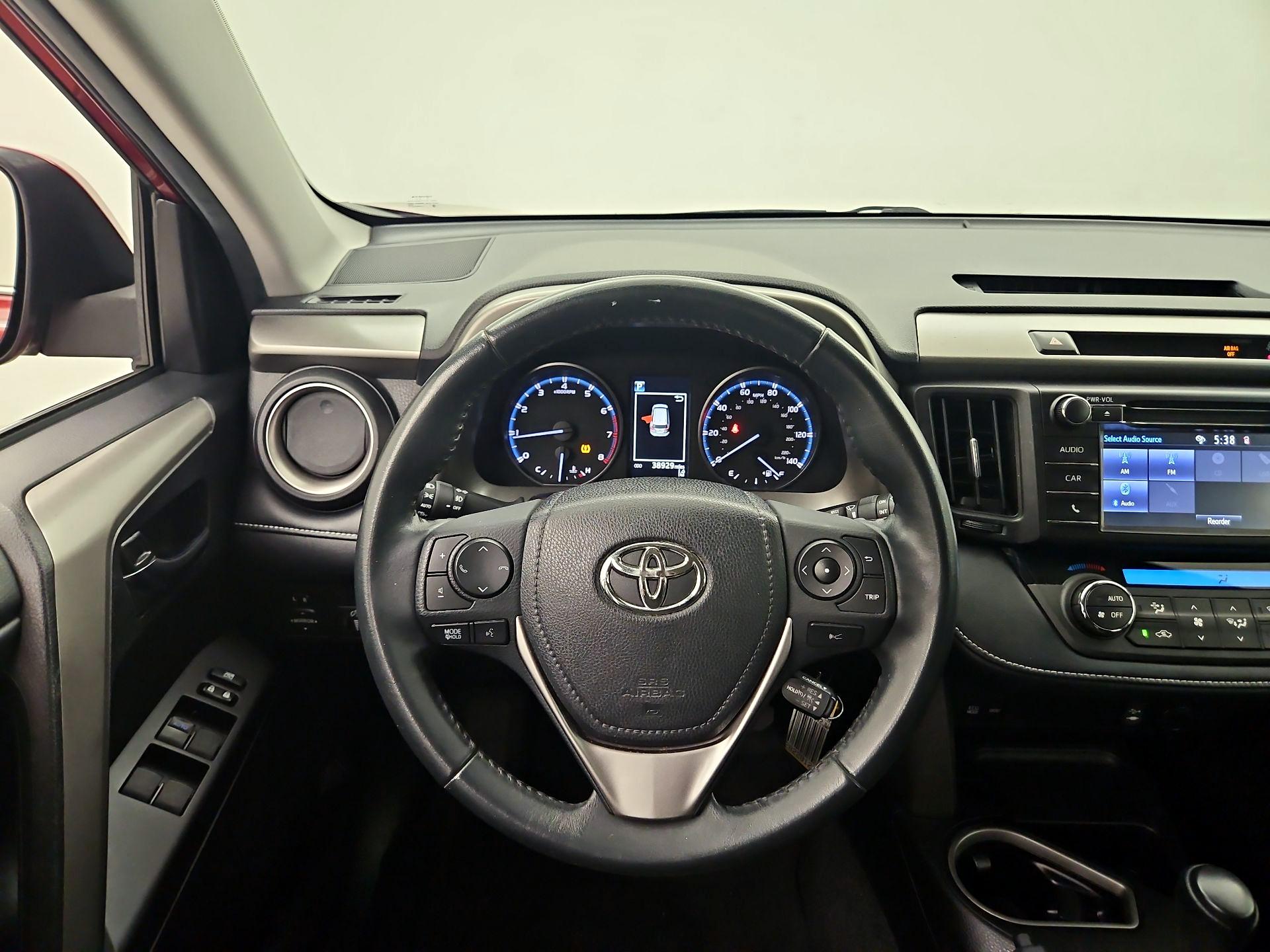 Thumbnail: 2018 Toyota RAV4 - 10