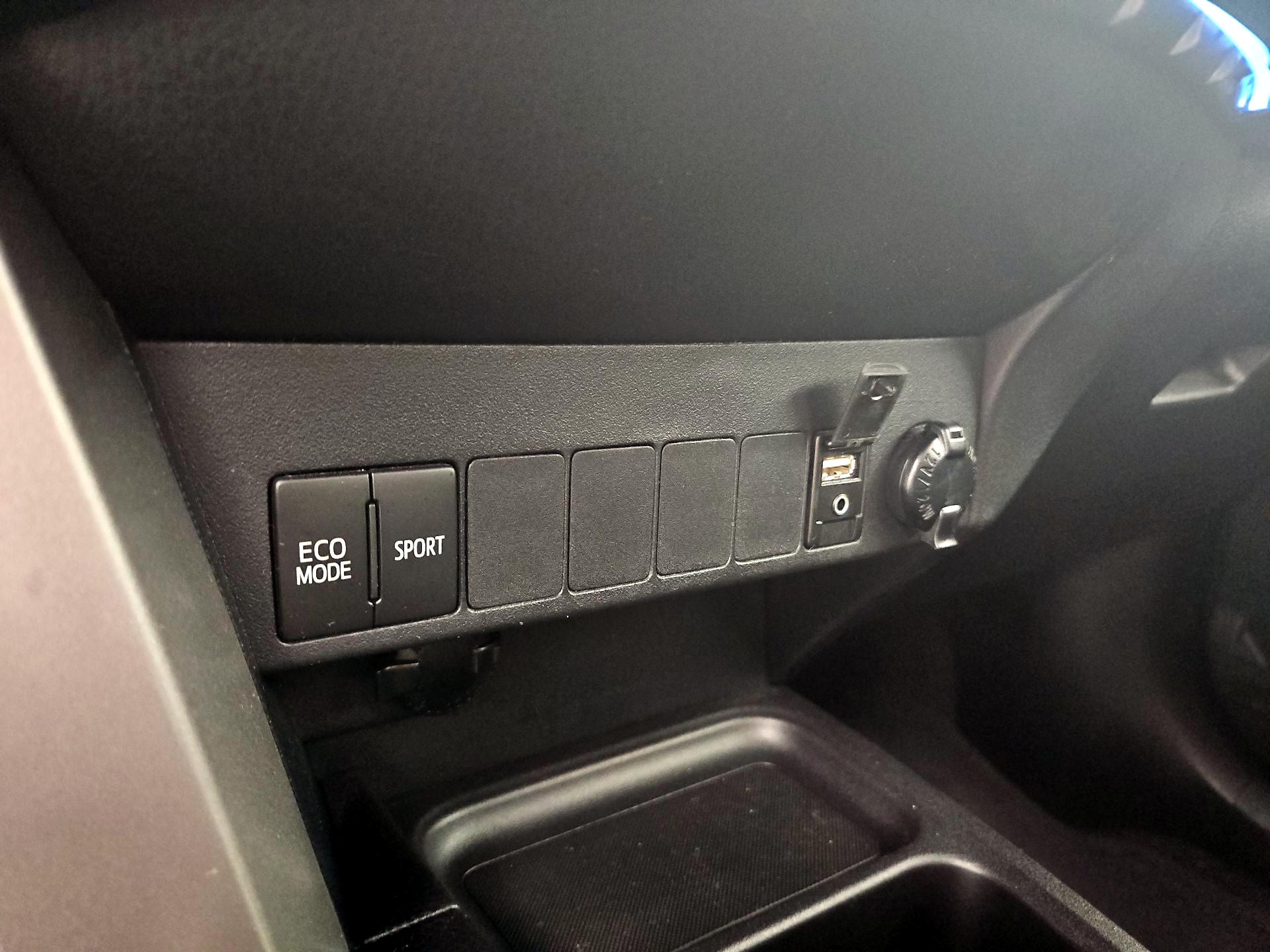 Thumbnail: 2018 Toyota RAV4 - 18