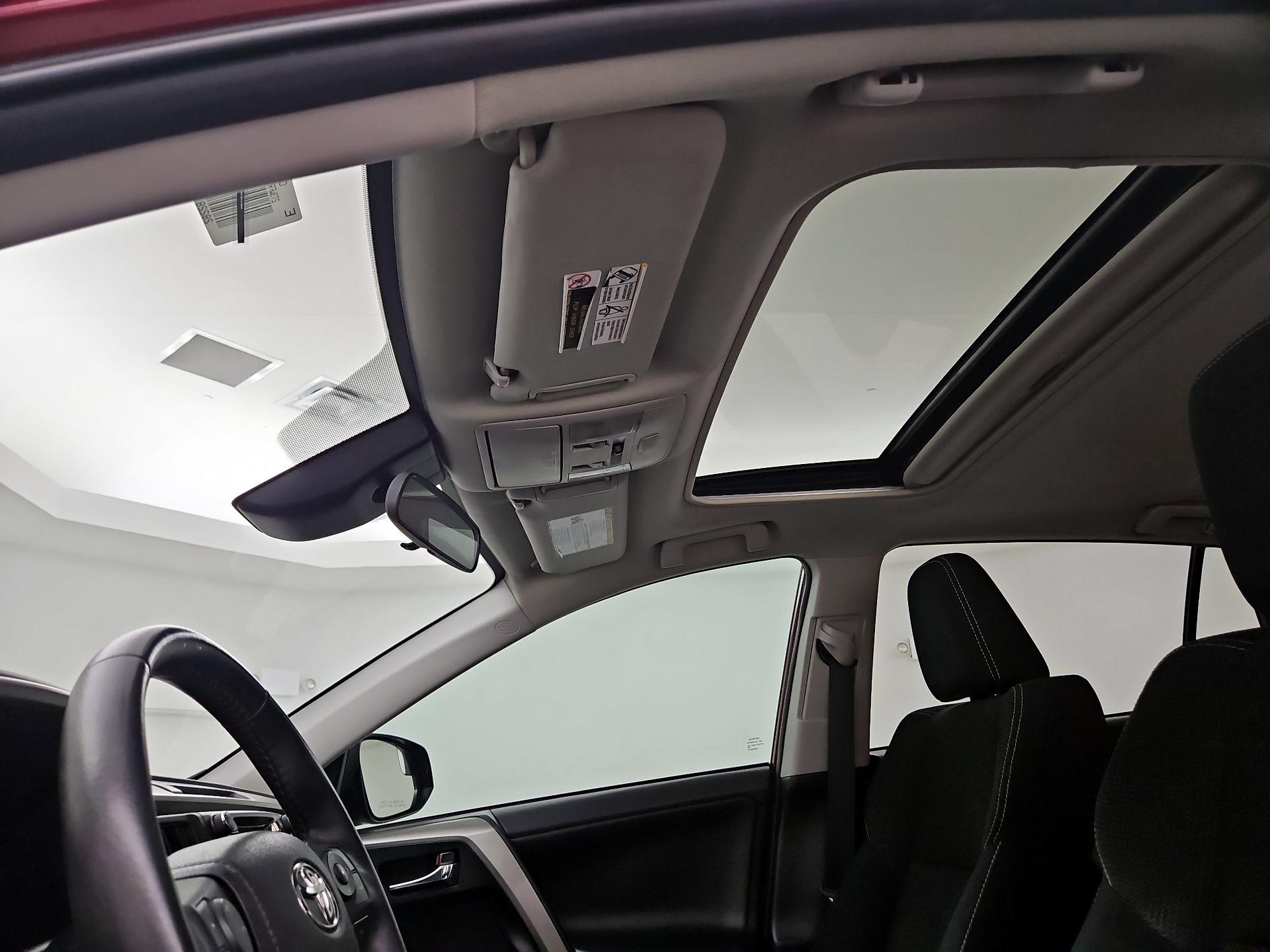 Thumbnail: 2018 Toyota RAV4 - 19