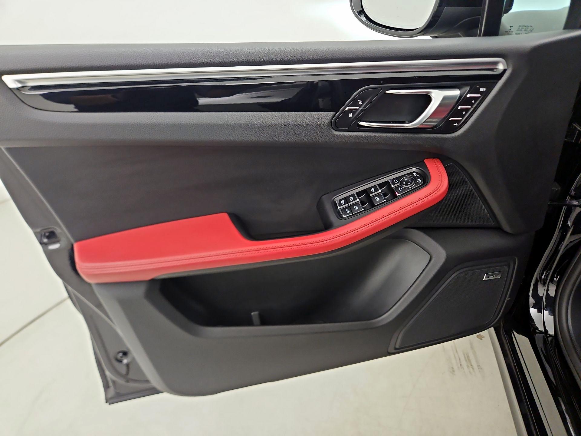 Thumbnail: 2018 Porsche Macan - 12