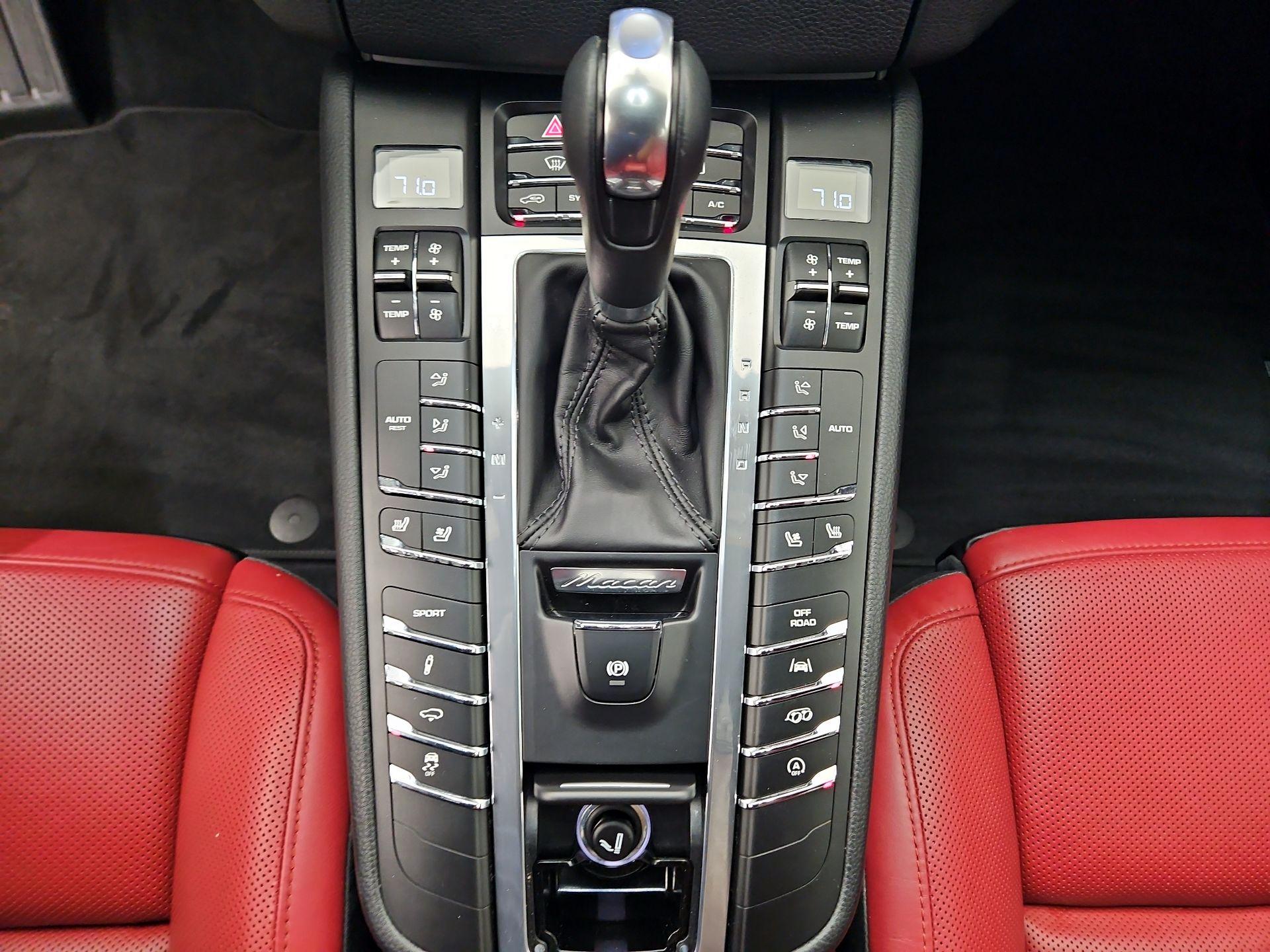 Thumbnail: 2018 Porsche Macan - 17