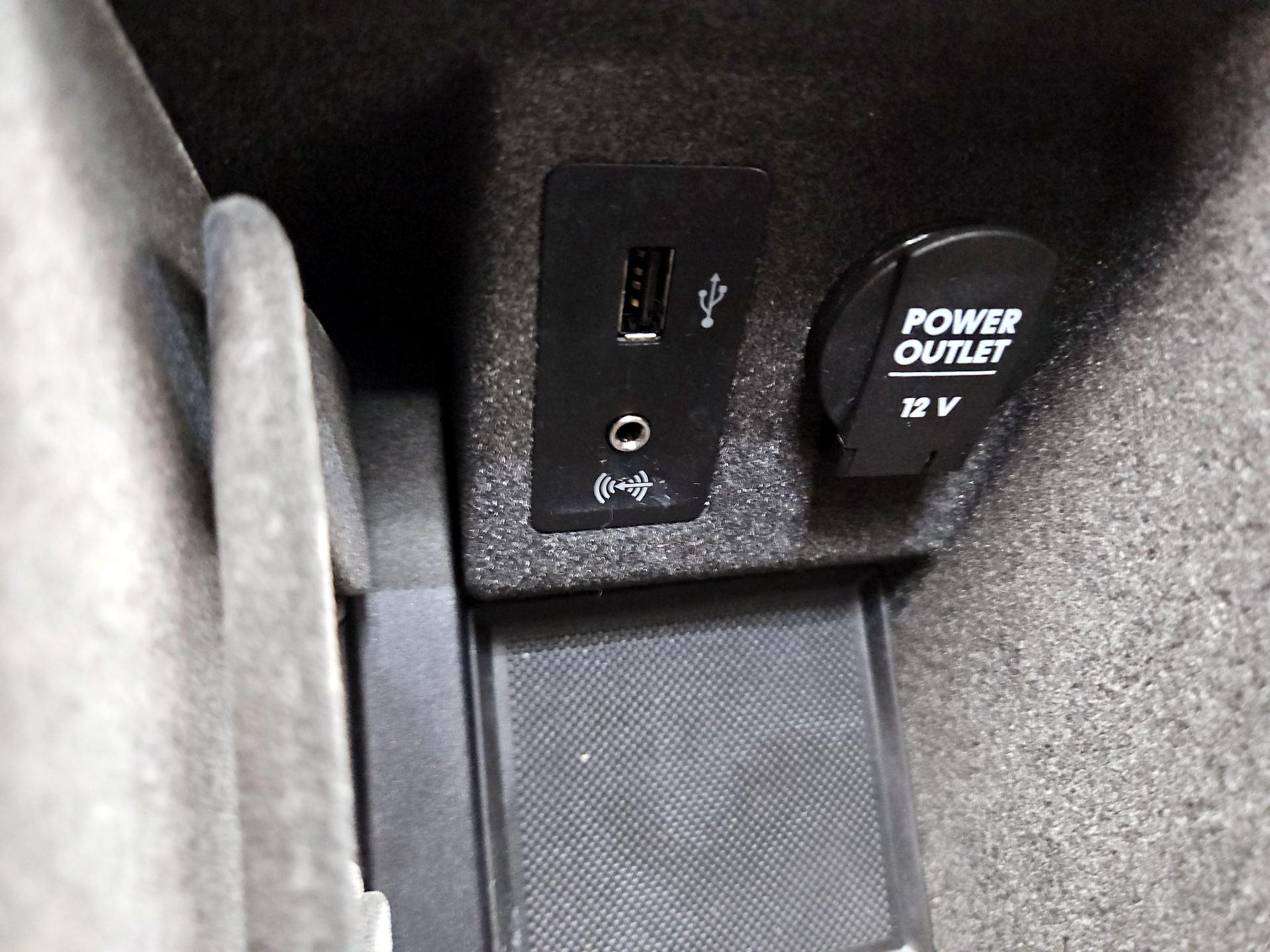 Thumbnail: 2018 Porsche Macan - 18