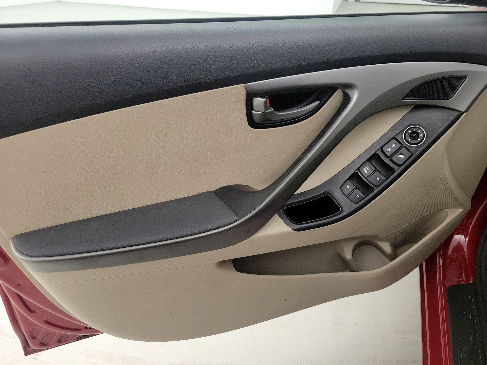 Thumbnail: 2016 Hyundai Elantra - 12