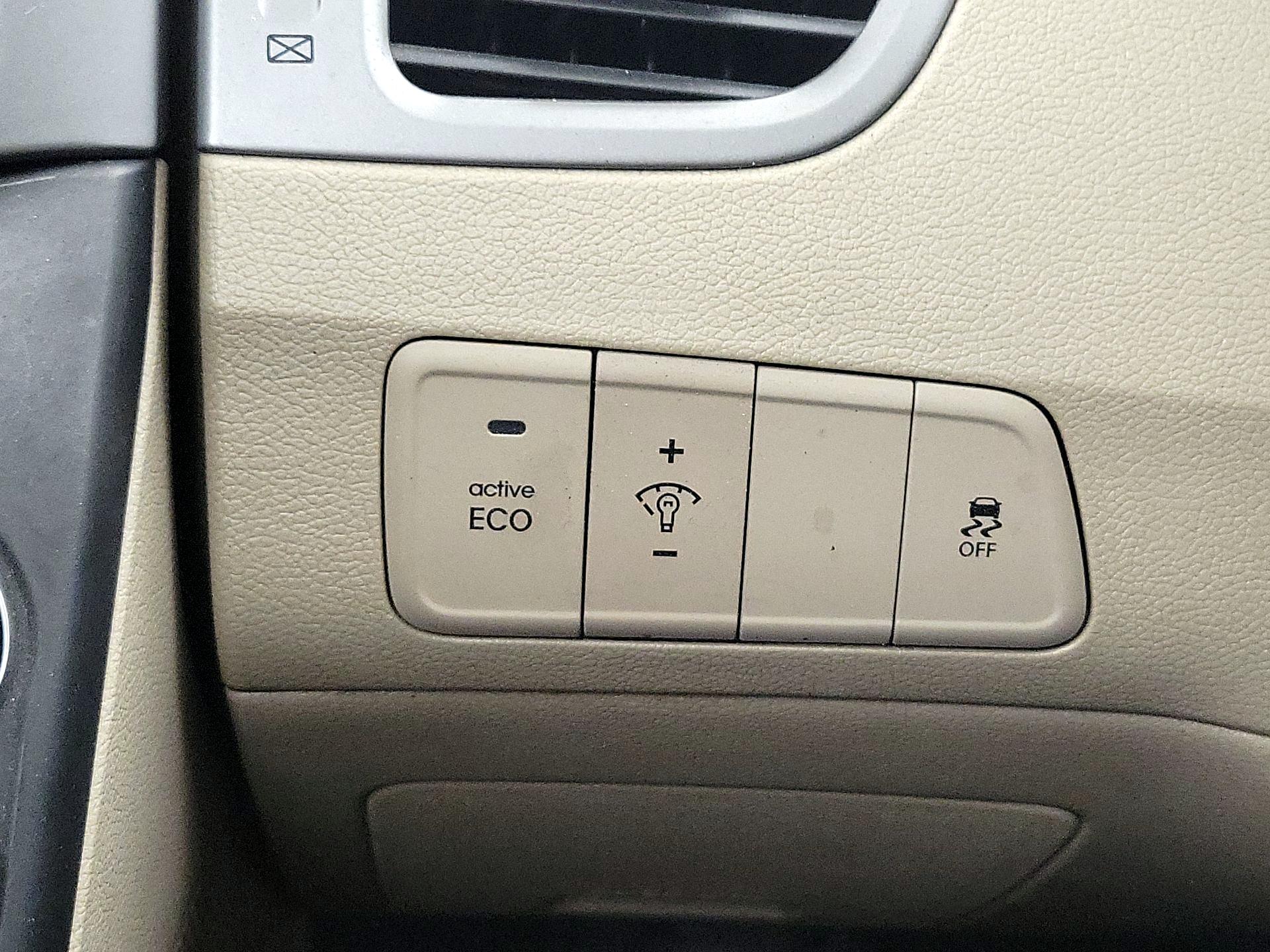 Thumbnail: 2016 Hyundai Elantra - 13