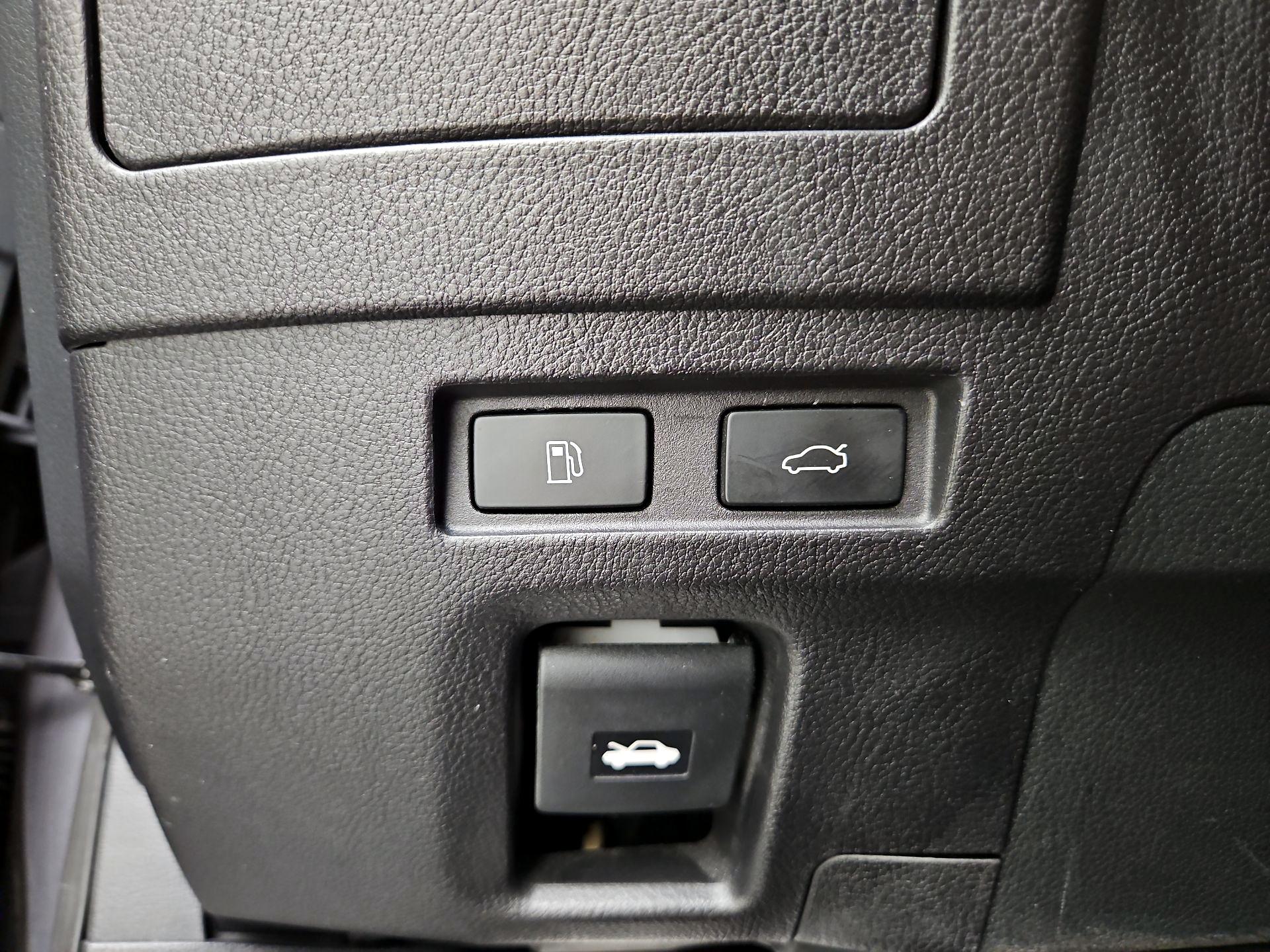 Thumbnail: 2019 Lexus ES - 13