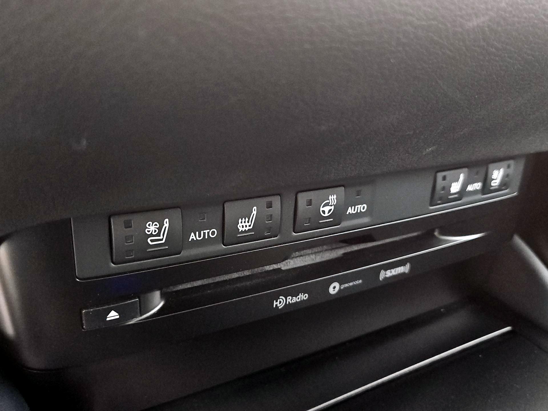 Thumbnail: 2019 Lexus ES - 16