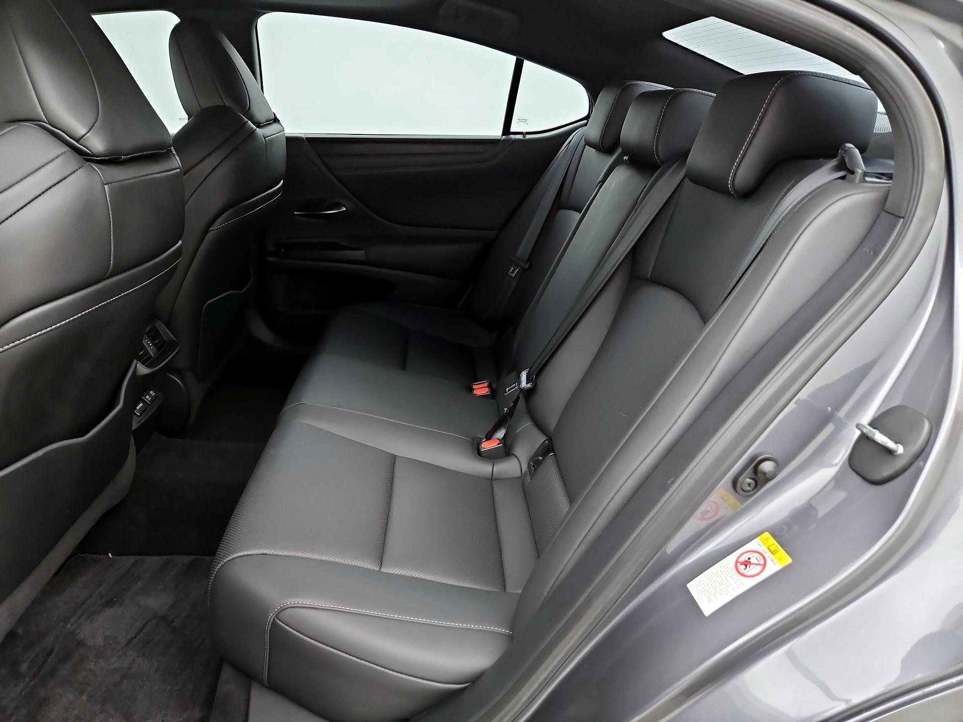 Thumbnail: 2019 Lexus ES - 20