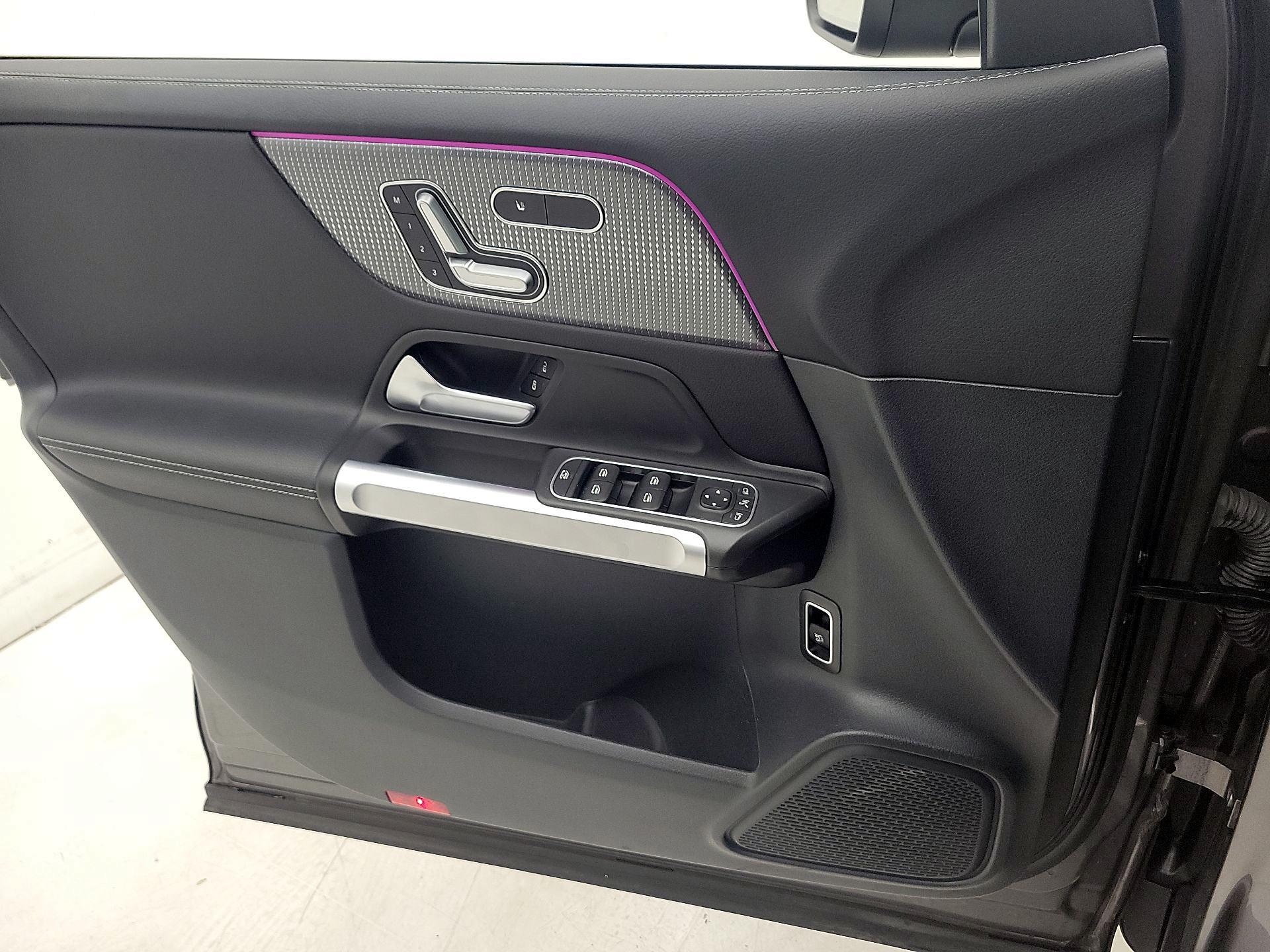 Thumbnail: 2023 Mercedes-Benz GLB - 12