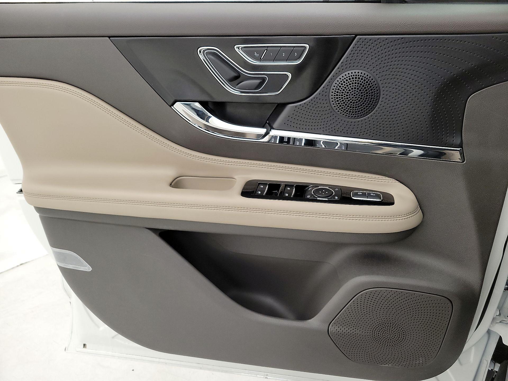 Thumbnail: 2024 Lincoln Corsair - 12