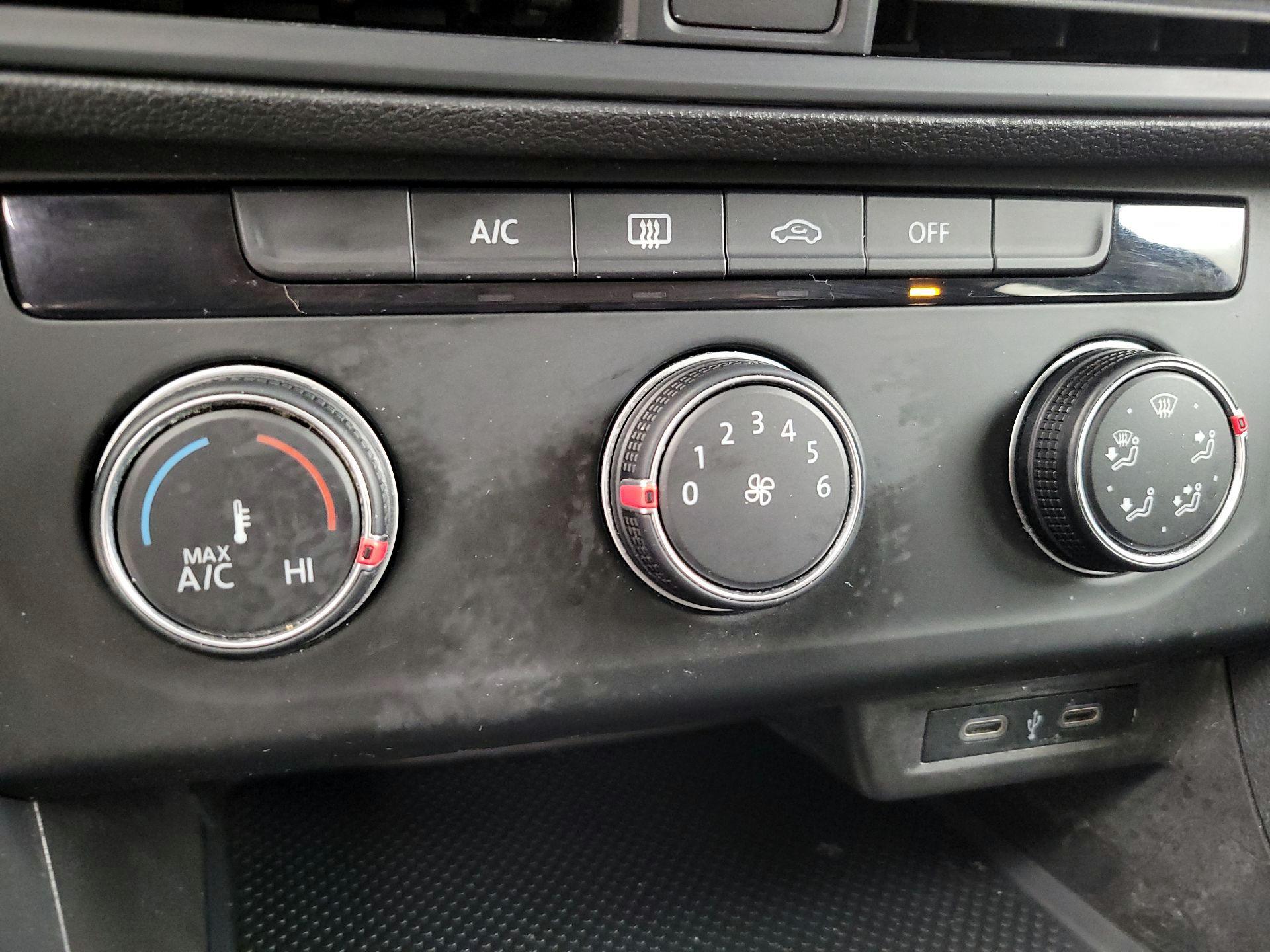 Thumbnail: 2022 Volkswagen Jetta - 16