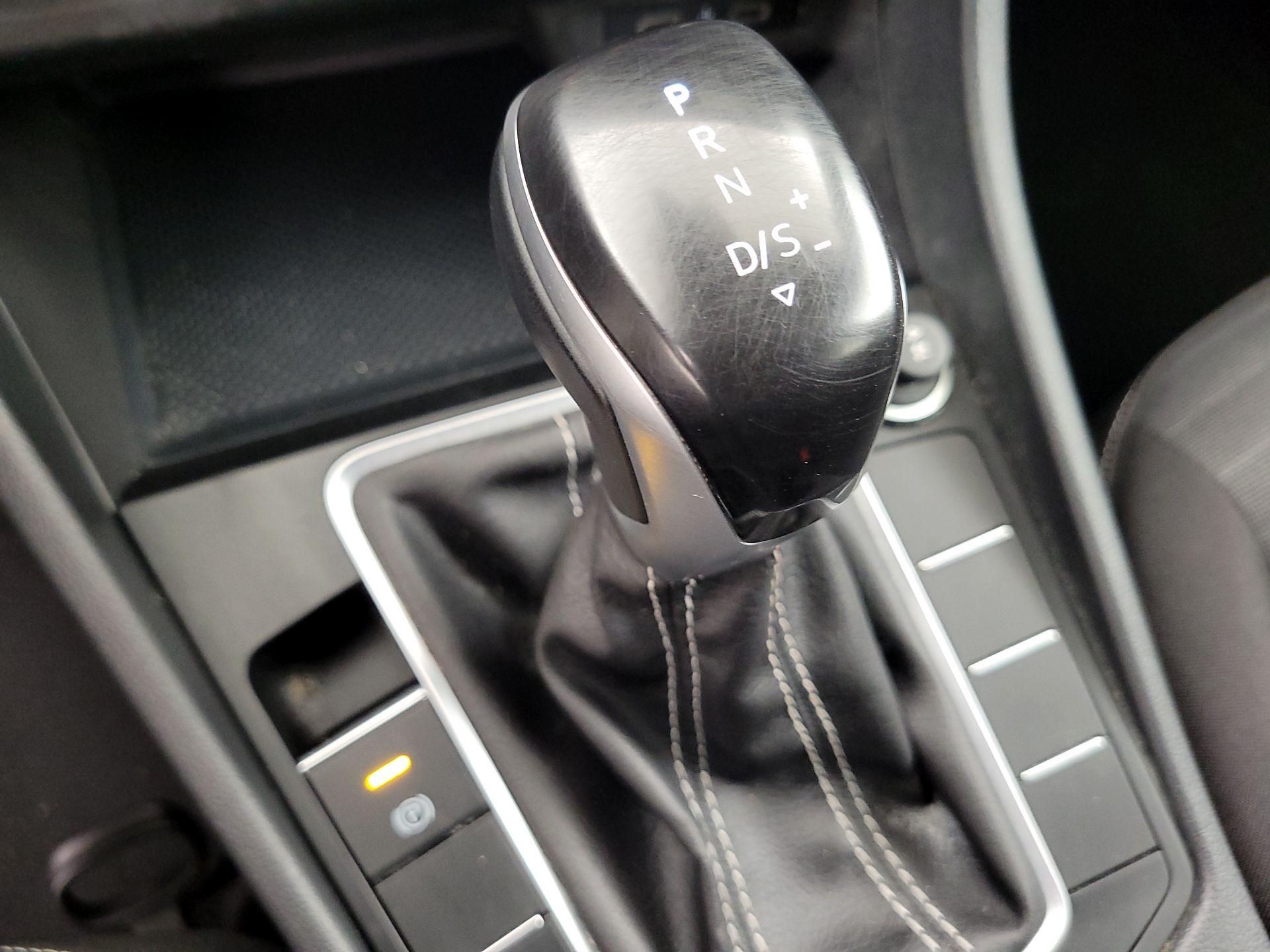 Thumbnail: 2022 Volkswagen Jetta - 17