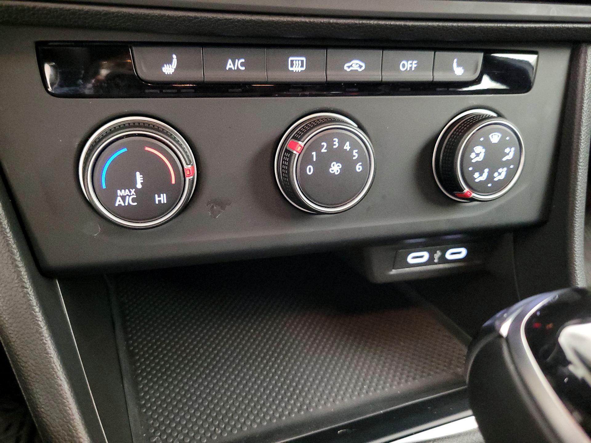 Thumbnail: 2024 Volkswagen Jetta - 16