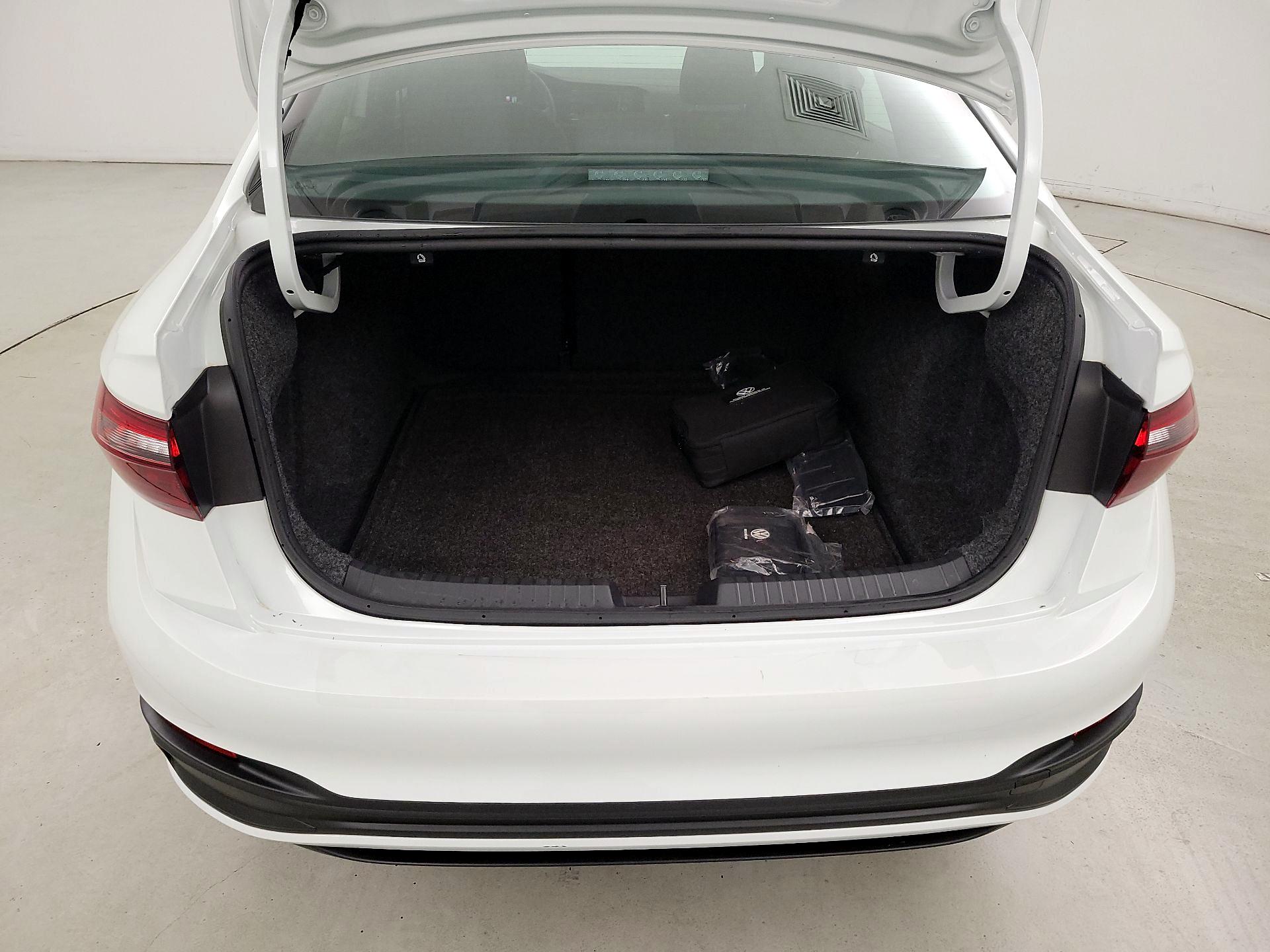 Thumbnail: 2024 Volkswagen Jetta - 19