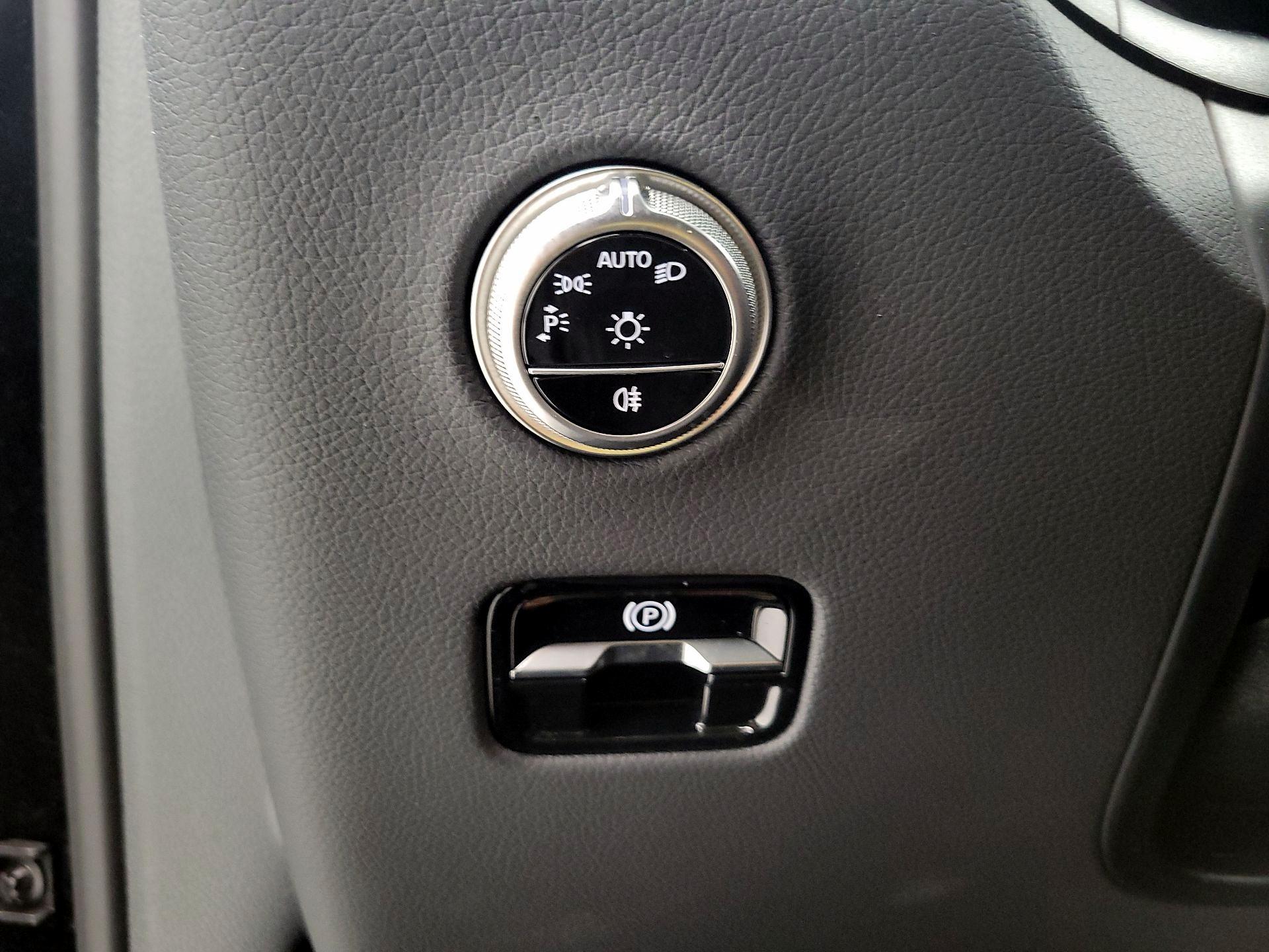 Thumbnail: 2025 Mercedes-Benz GLC - 13