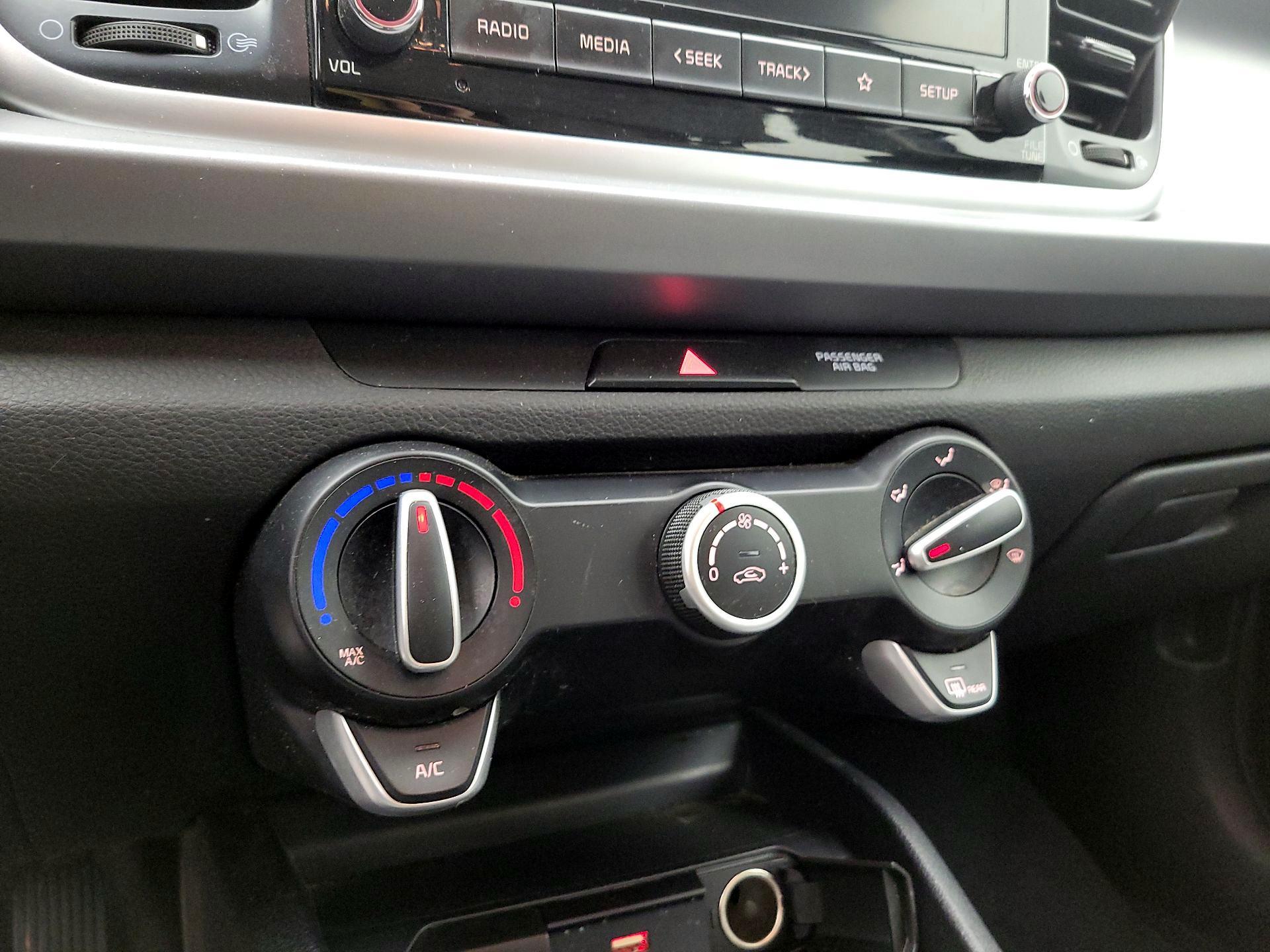 Thumbnail: 2023 Kia Rio - 16