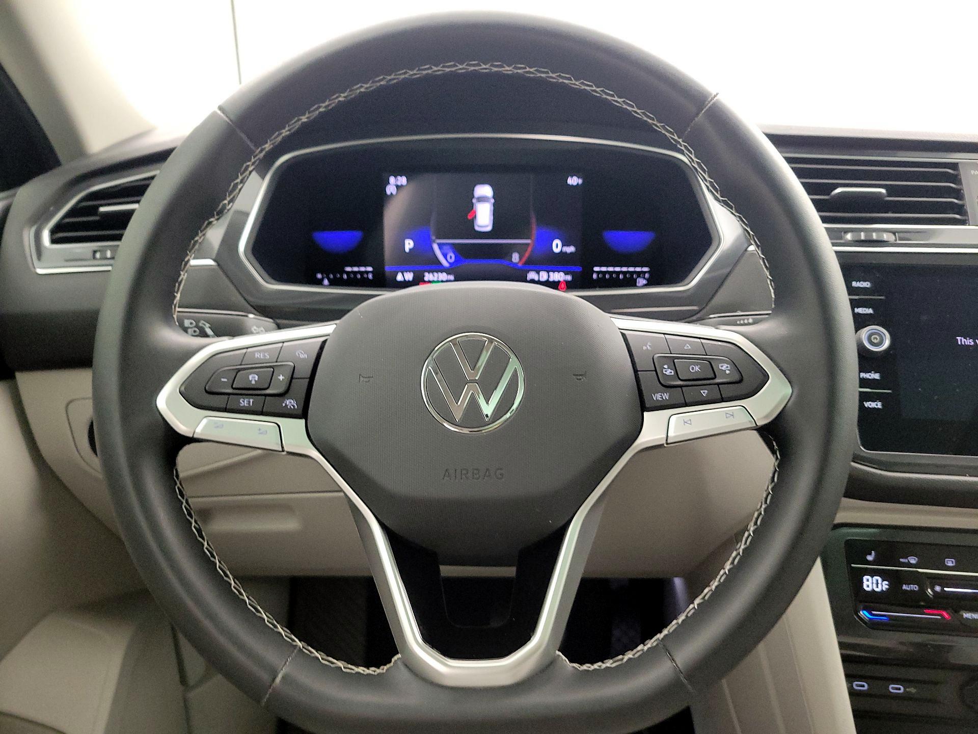 Thumbnail: 2023 Volkswagen Tiguan - 10