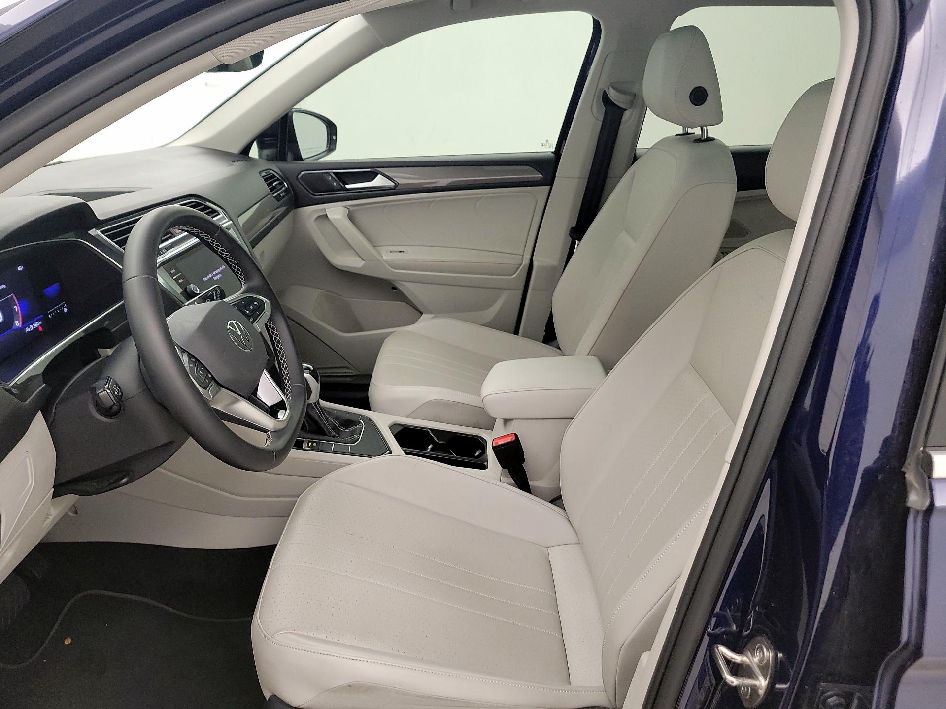 Thumbnail: 2023 Volkswagen Tiguan - 11