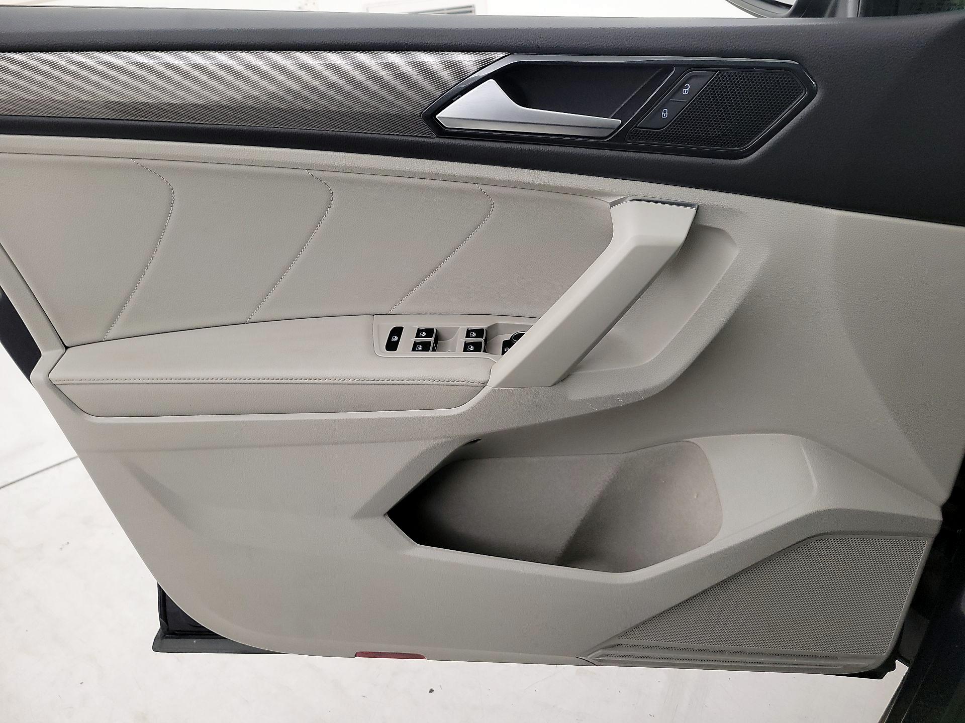 Thumbnail: 2023 Volkswagen Tiguan - 12