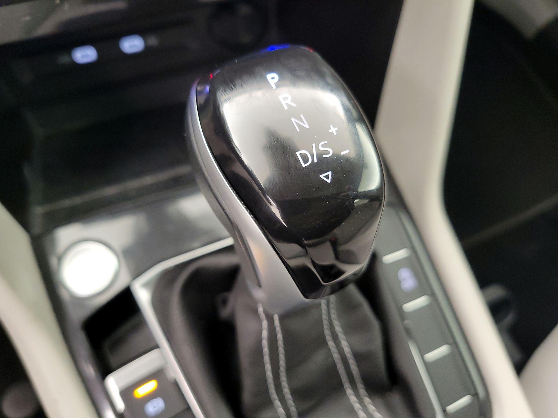 Thumbnail: 2023 Volkswagen Tiguan - 17