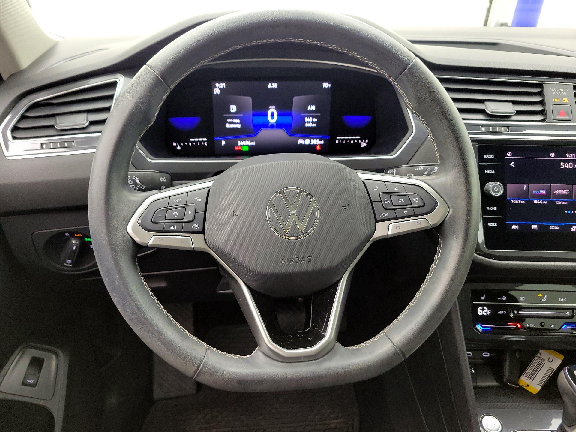 Thumbnail: 2022 Volkswagen Tiguan - 10