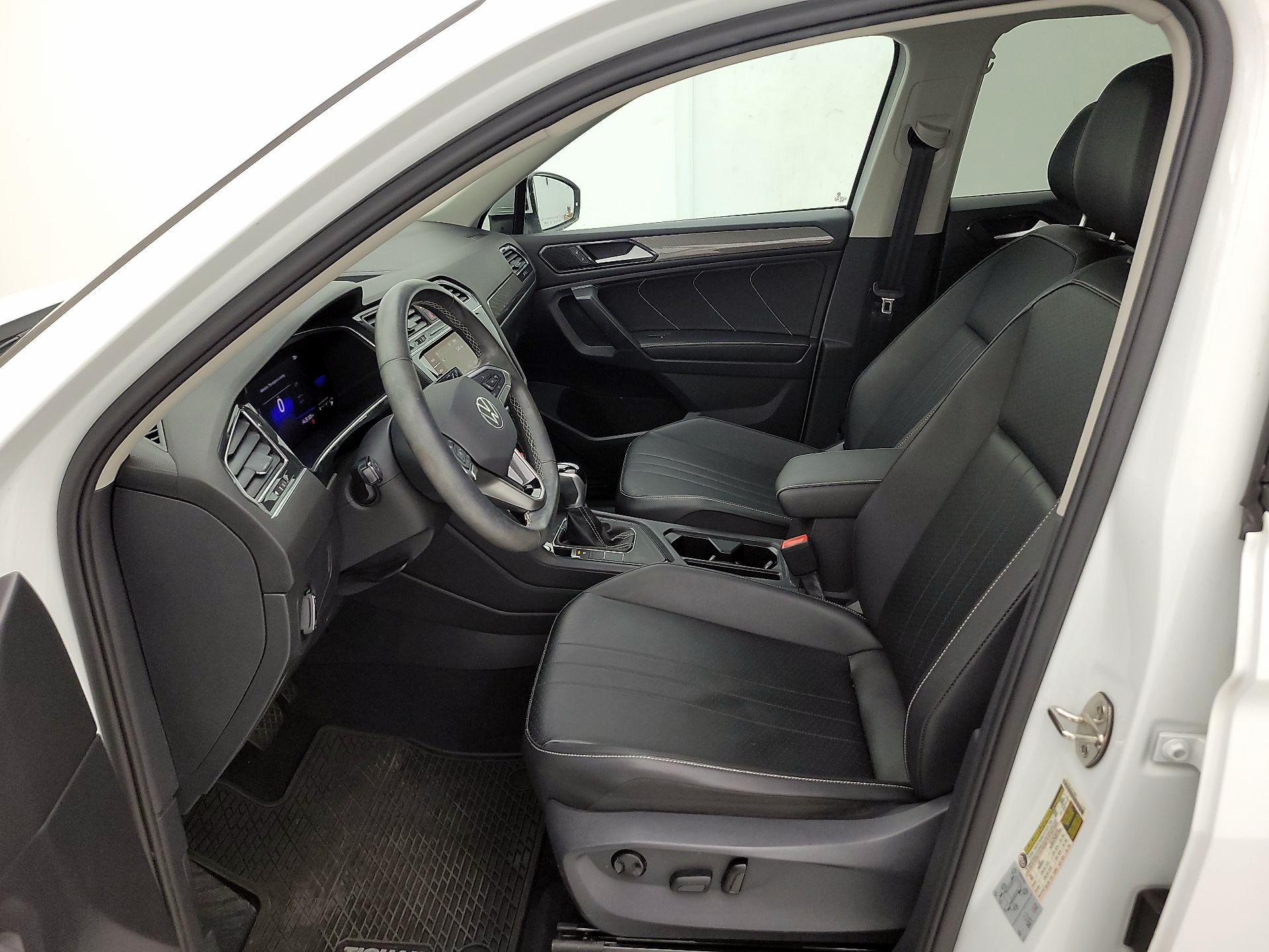 Thumbnail: 2022 Volkswagen Tiguan - 11