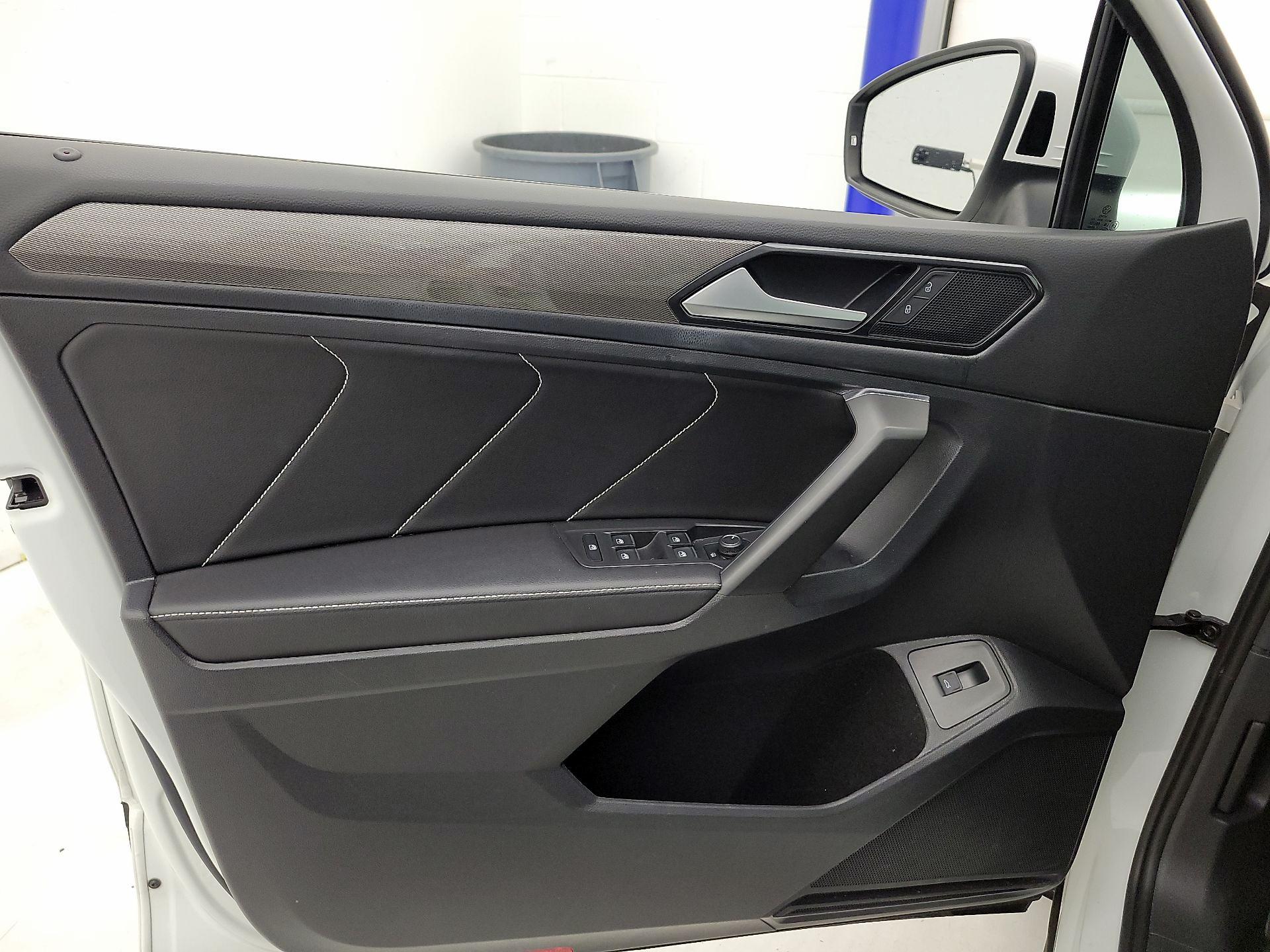 Thumbnail: 2022 Volkswagen Tiguan - 12