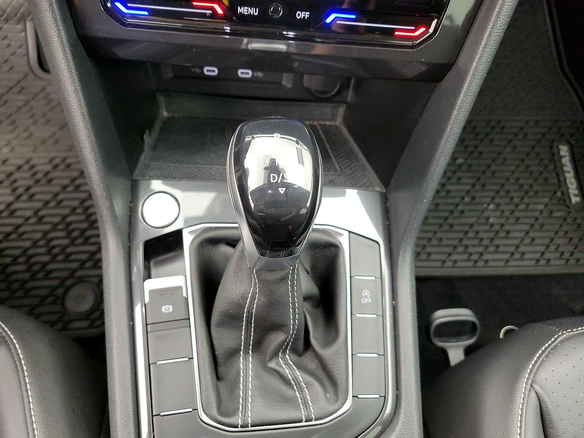 Thumbnail: 2022 Volkswagen Tiguan - 17