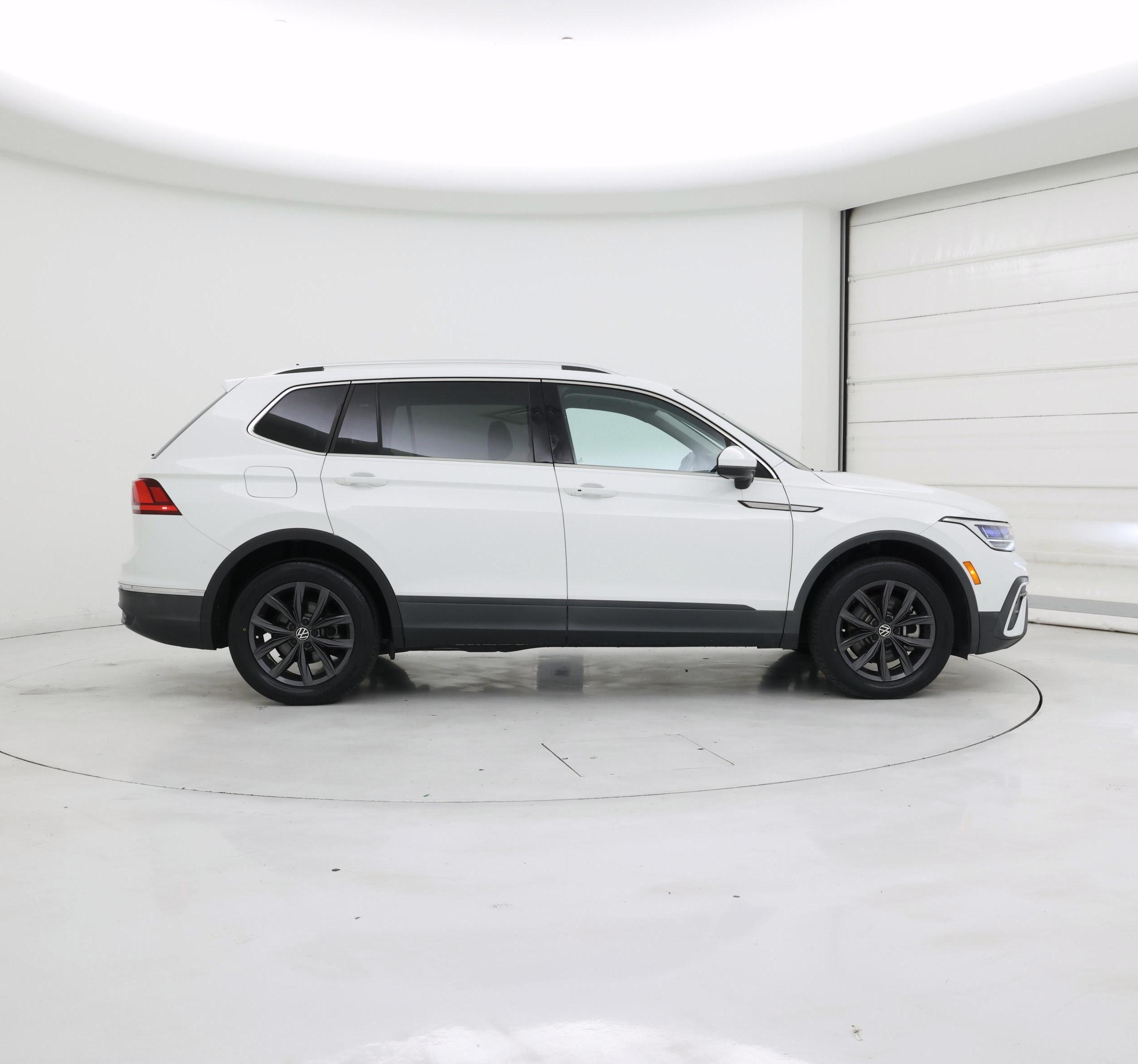 Thumbnail: 2022 Volkswagen Tiguan - 7